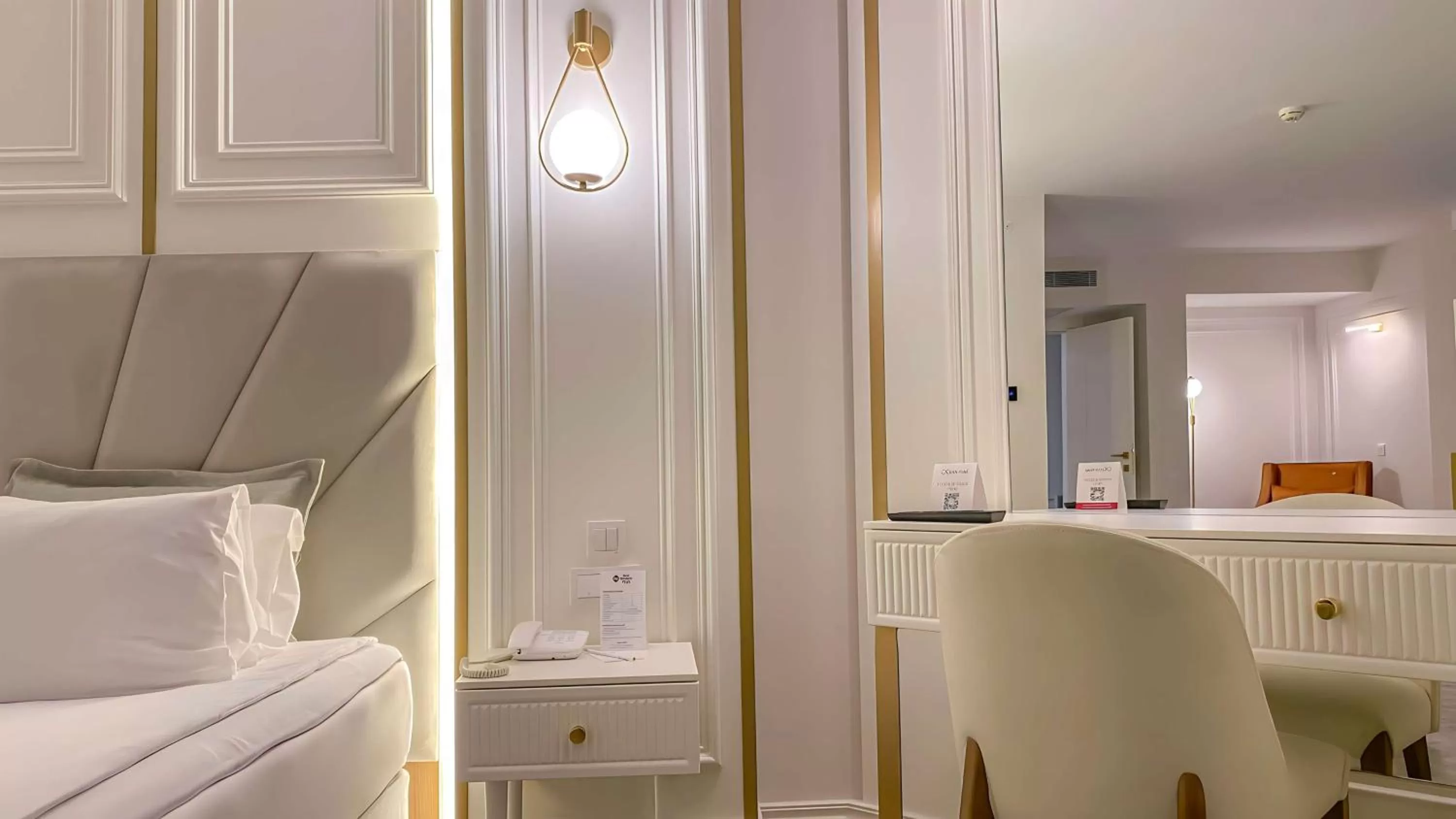 View (from property/room), Bed in Best Western Plus Khan Hotel