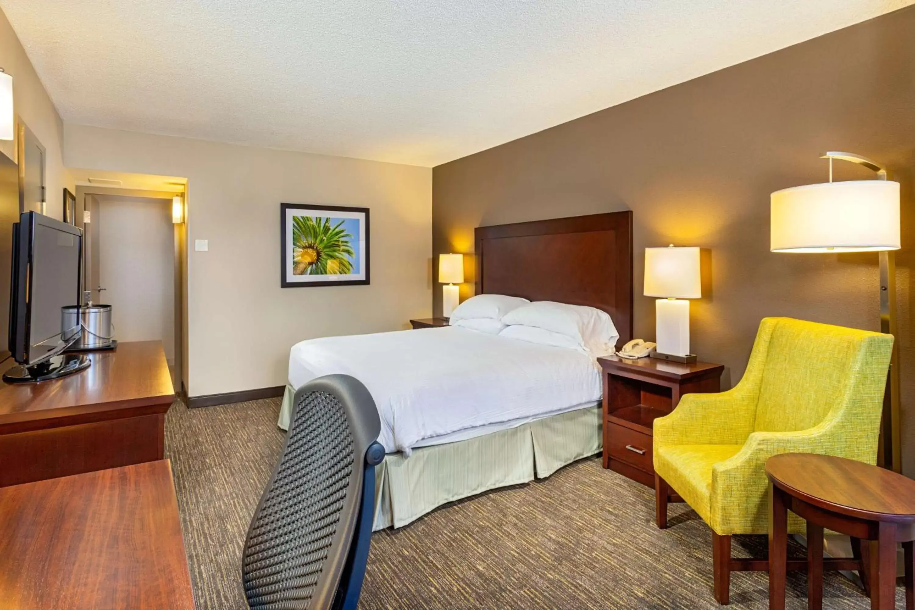 Photo of the whole room, Bed in Wyndham San Diego Bayside Photo of the whole room, Bed in Wyndham San Diego Bayside
