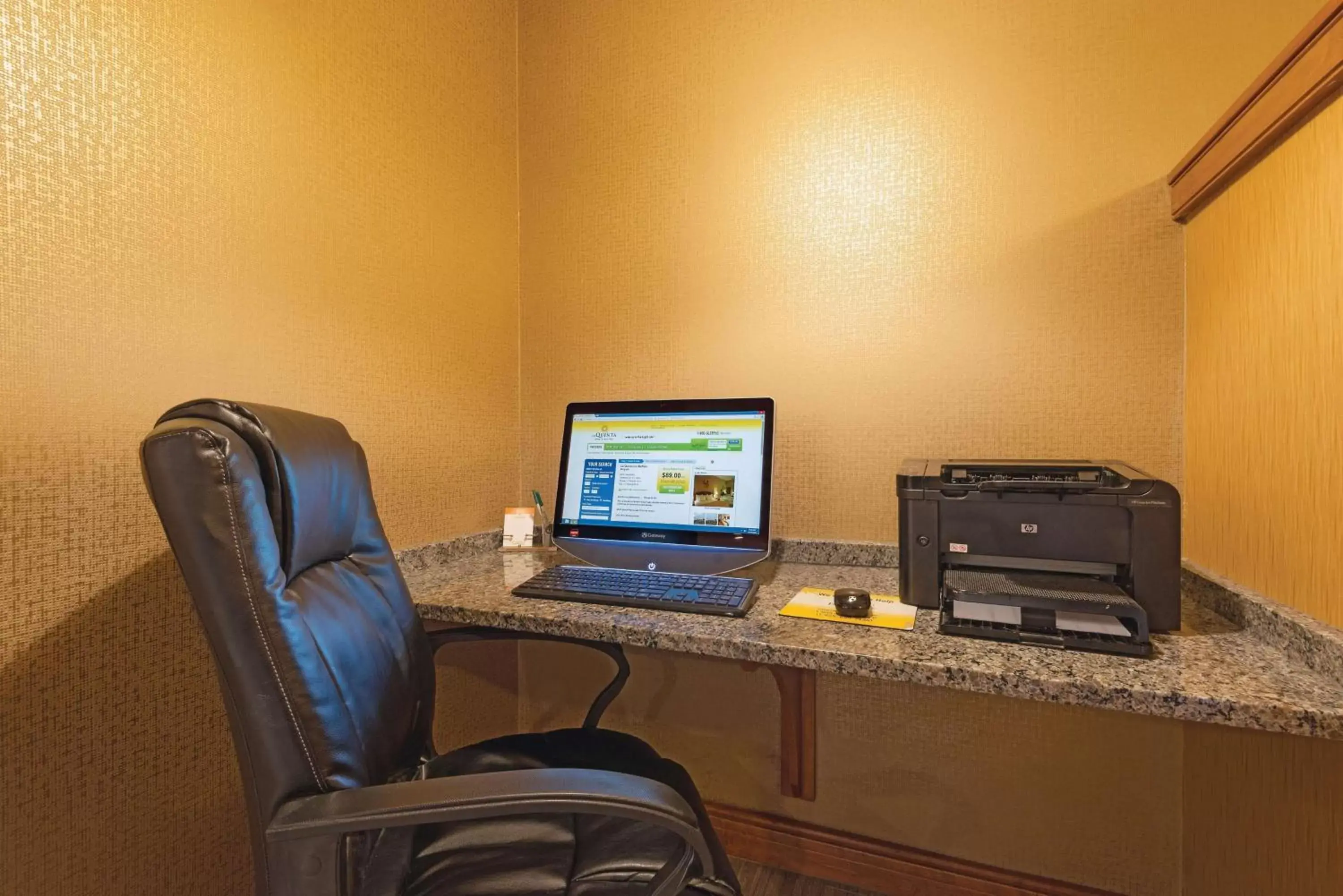 On site, Business Area/Conference Room in La Quinta Inn by Wyndham Buffalo Airport