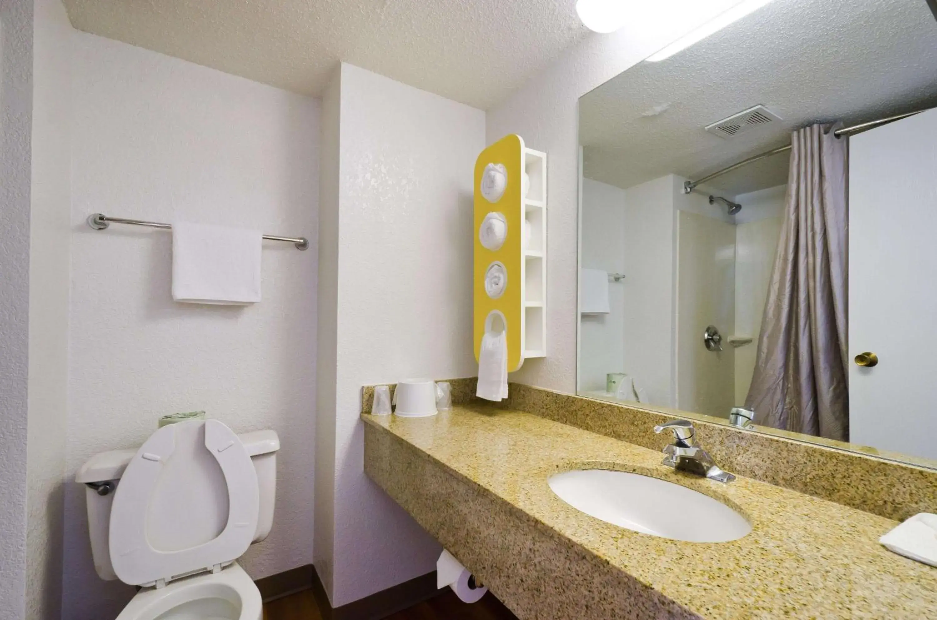 Toilet, Bathroom in Motel 6-Springfield, DC - Washington Southwest