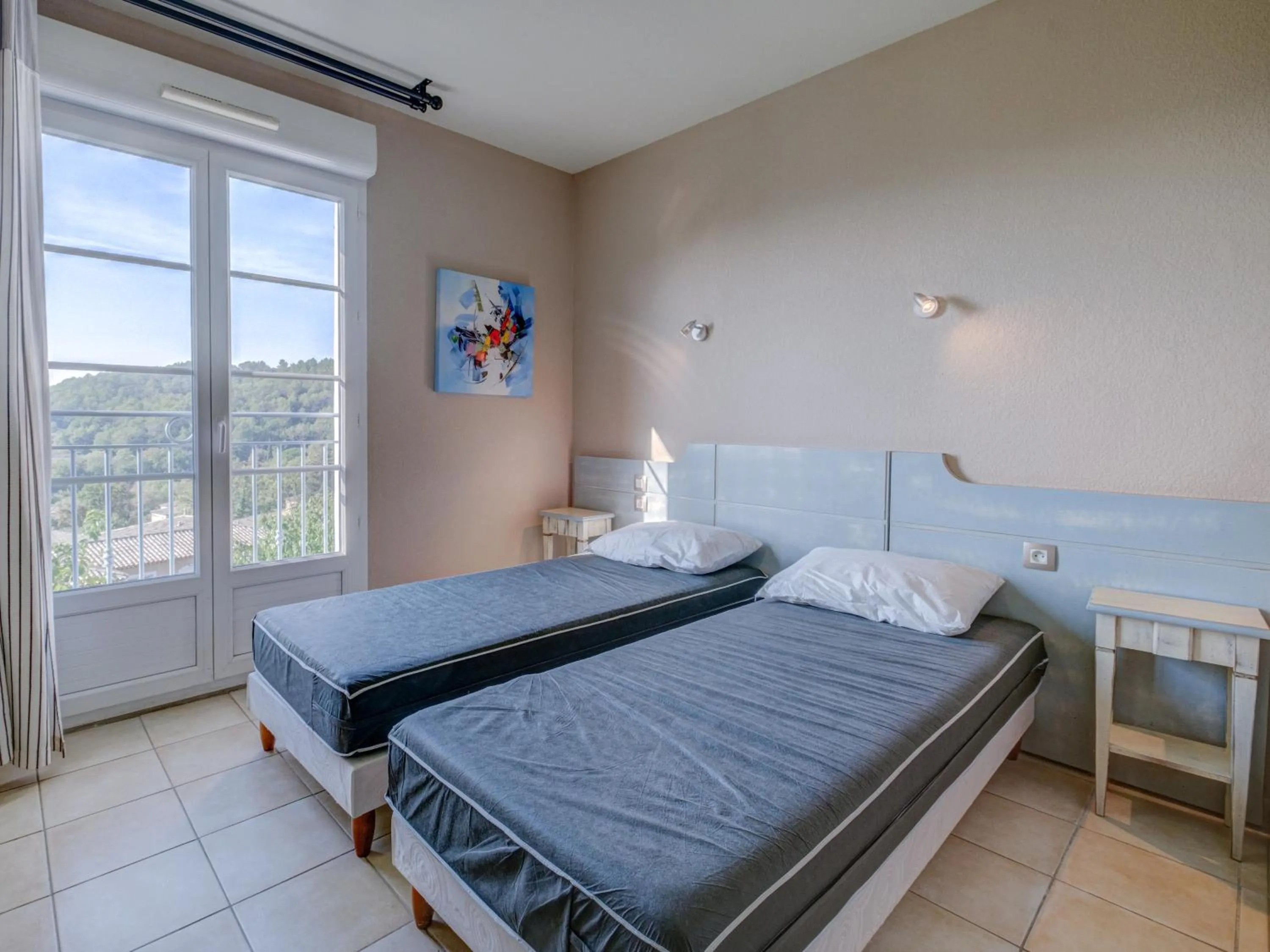 Bed in Vacancéole – Le Domaine de Camiole