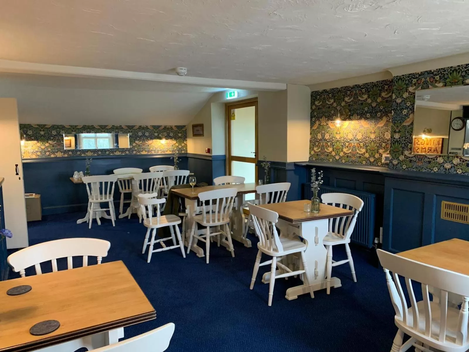 Restaurant/places to eat in The Kings Arms, Colchester A120