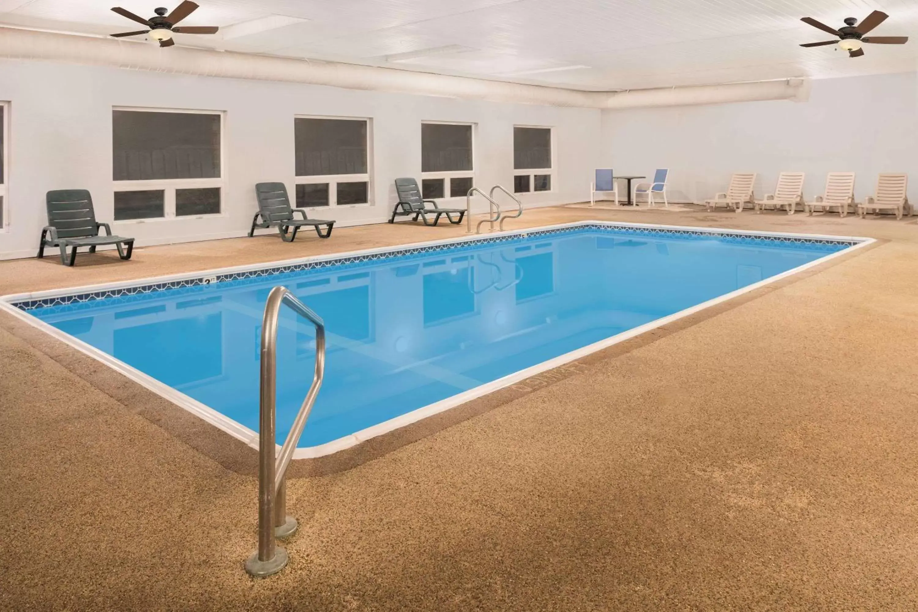 On site, Swimming Pool in Days Inn by Wyndham Osage Beach Lake of the Ozarks