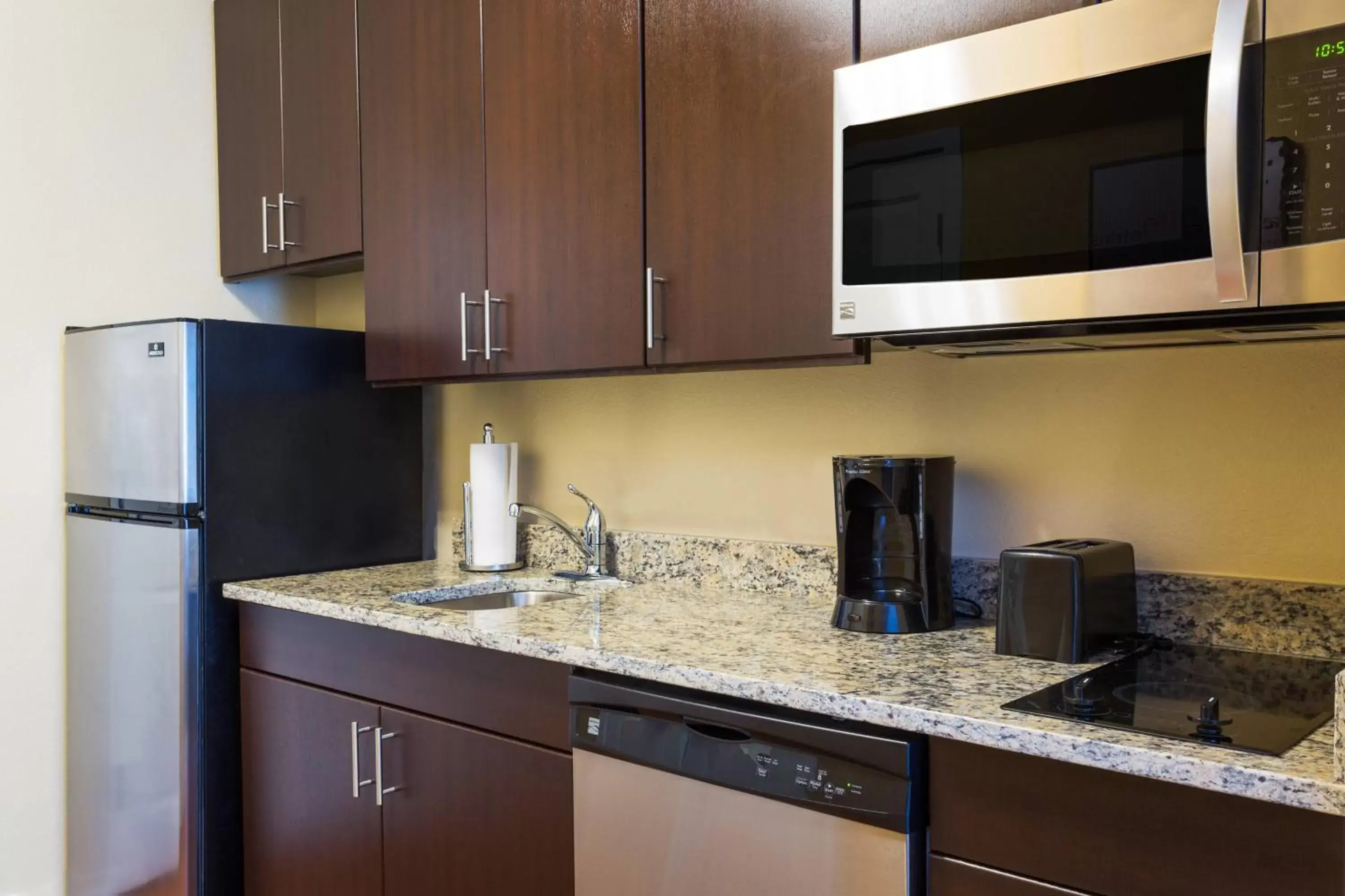 Kitchen or kitchenette, Kitchen/Kitchenette in TownePlace Suites by Marriott Gainesville Northwest