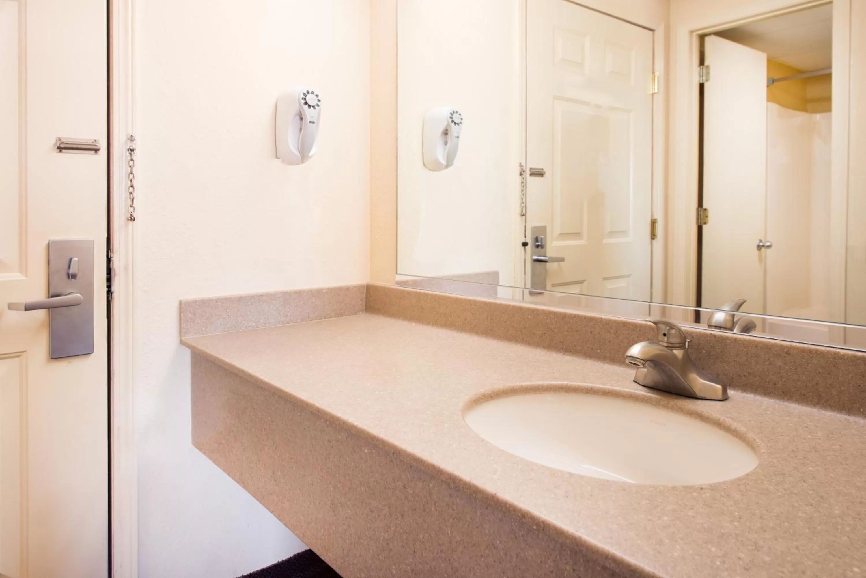 Photo of the whole room in Boarders Inn and Suites by Cobblestone Lamar Missouri