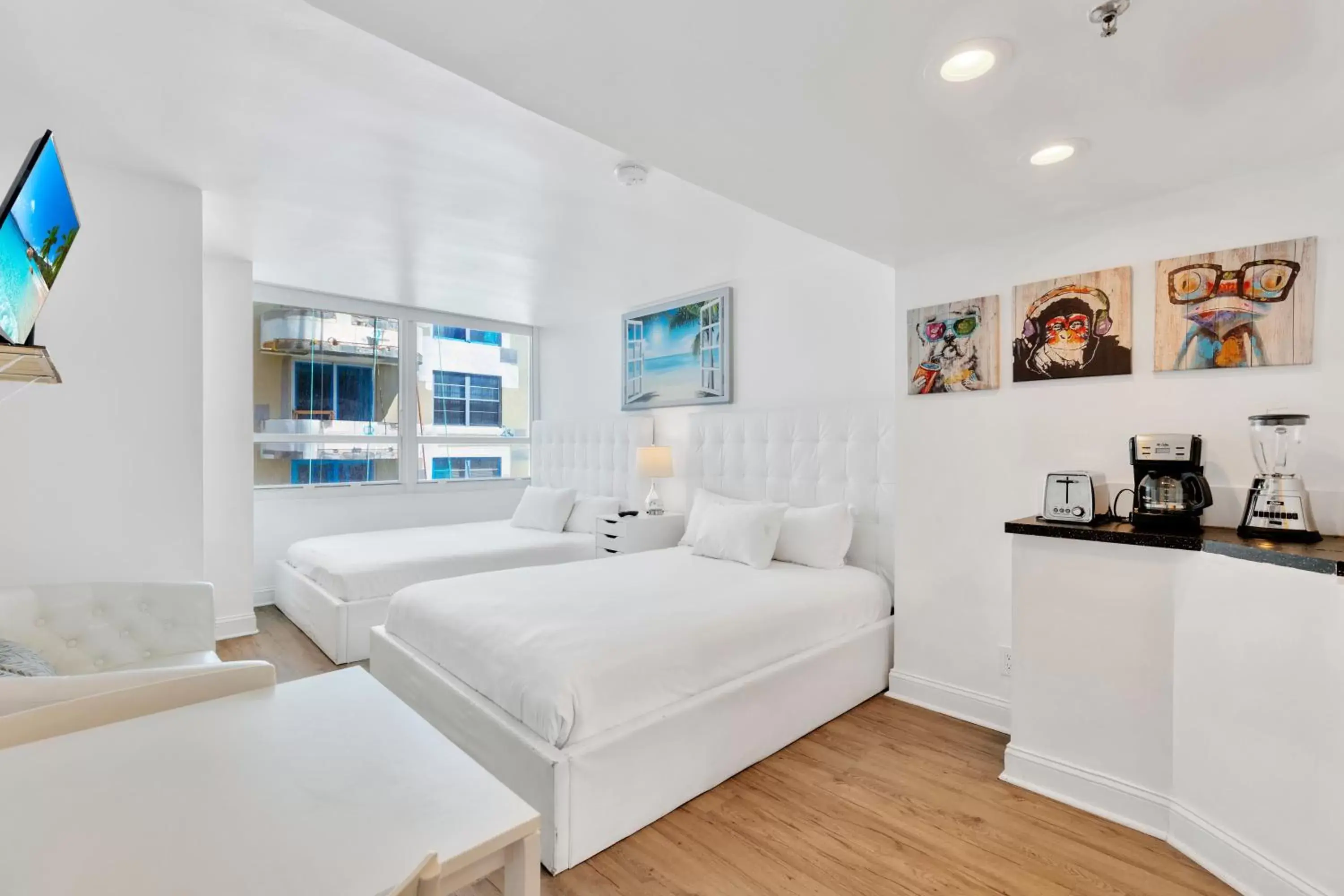 2 Queen Beds Standard Studio in SeaStays Apartments