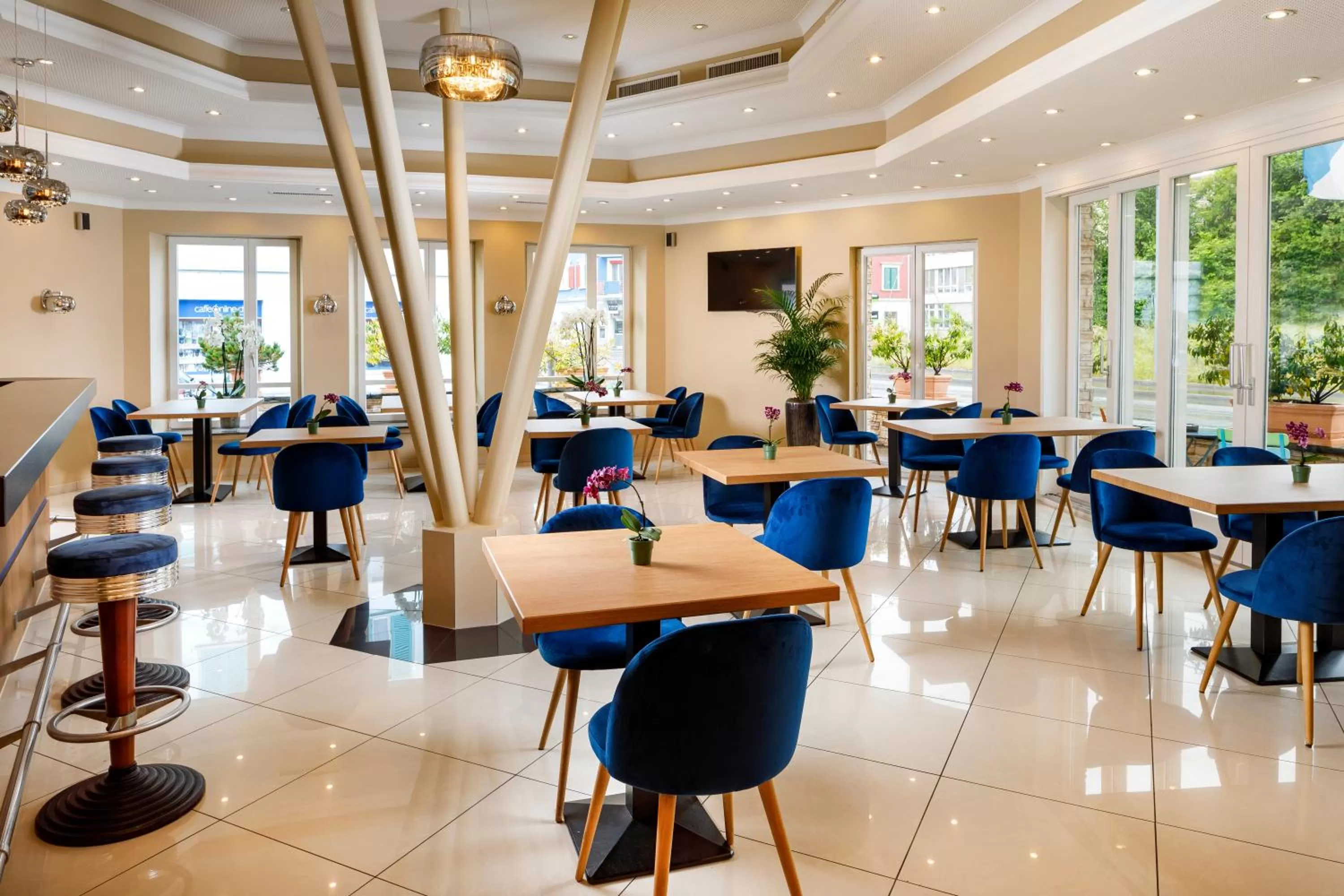 Restaurant/places to eat in Hotel Tivoli