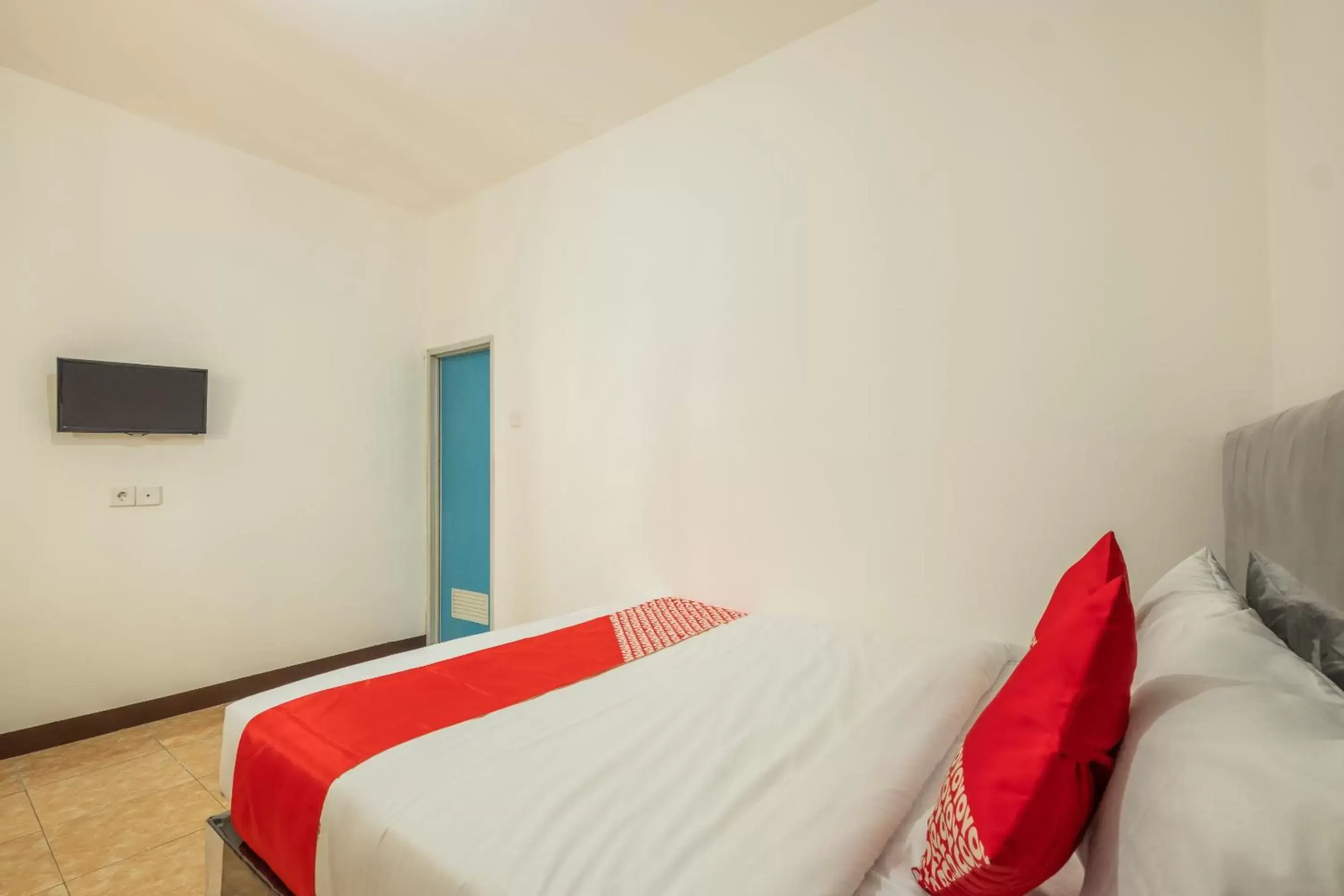 Bedroom, Bed in Super OYO 1460 Anyelir Residence