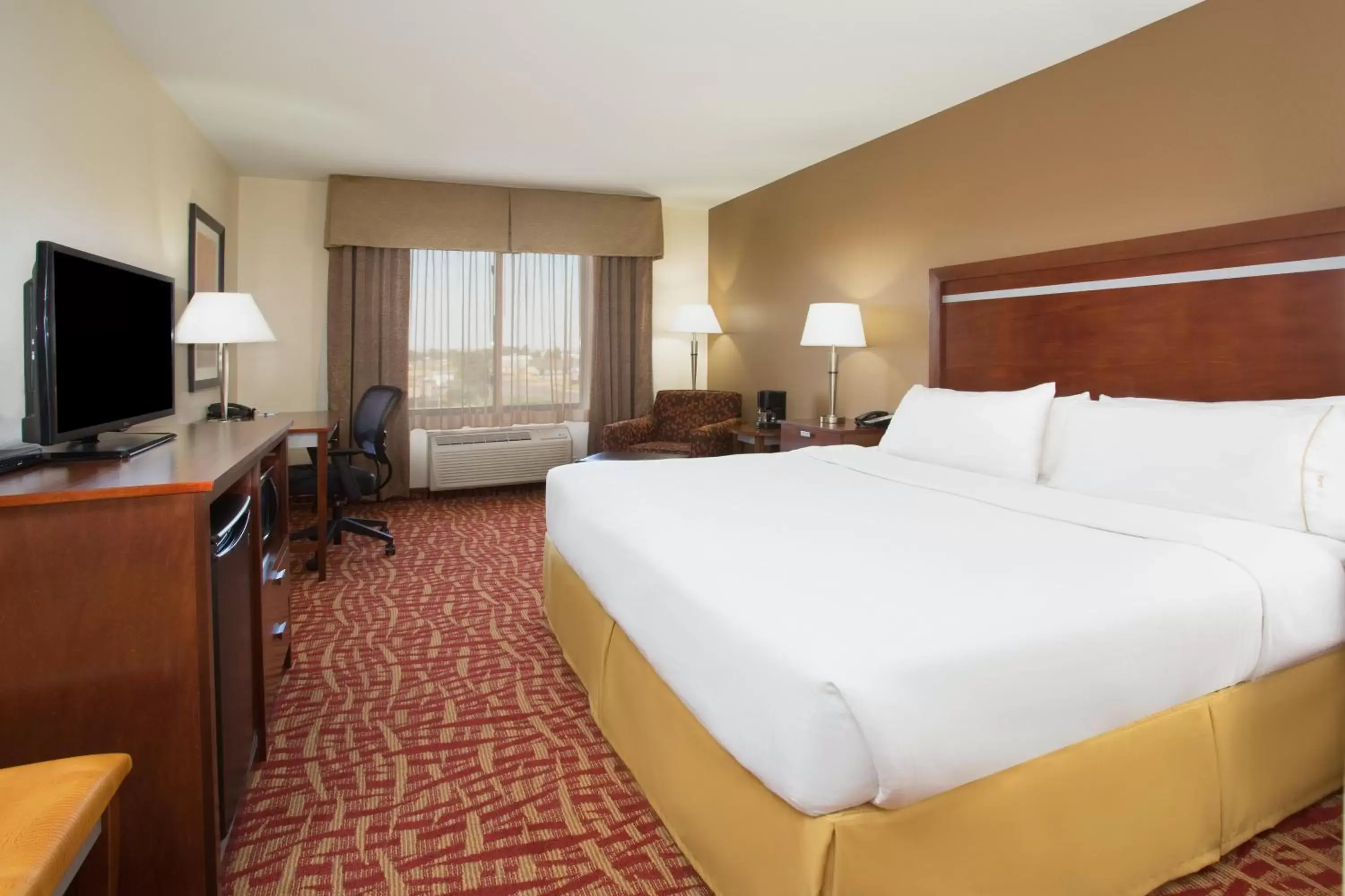 Photo of the whole room, Bed in Holiday Inn Express Hotel & Suites Glendive, an IHG Hotel
