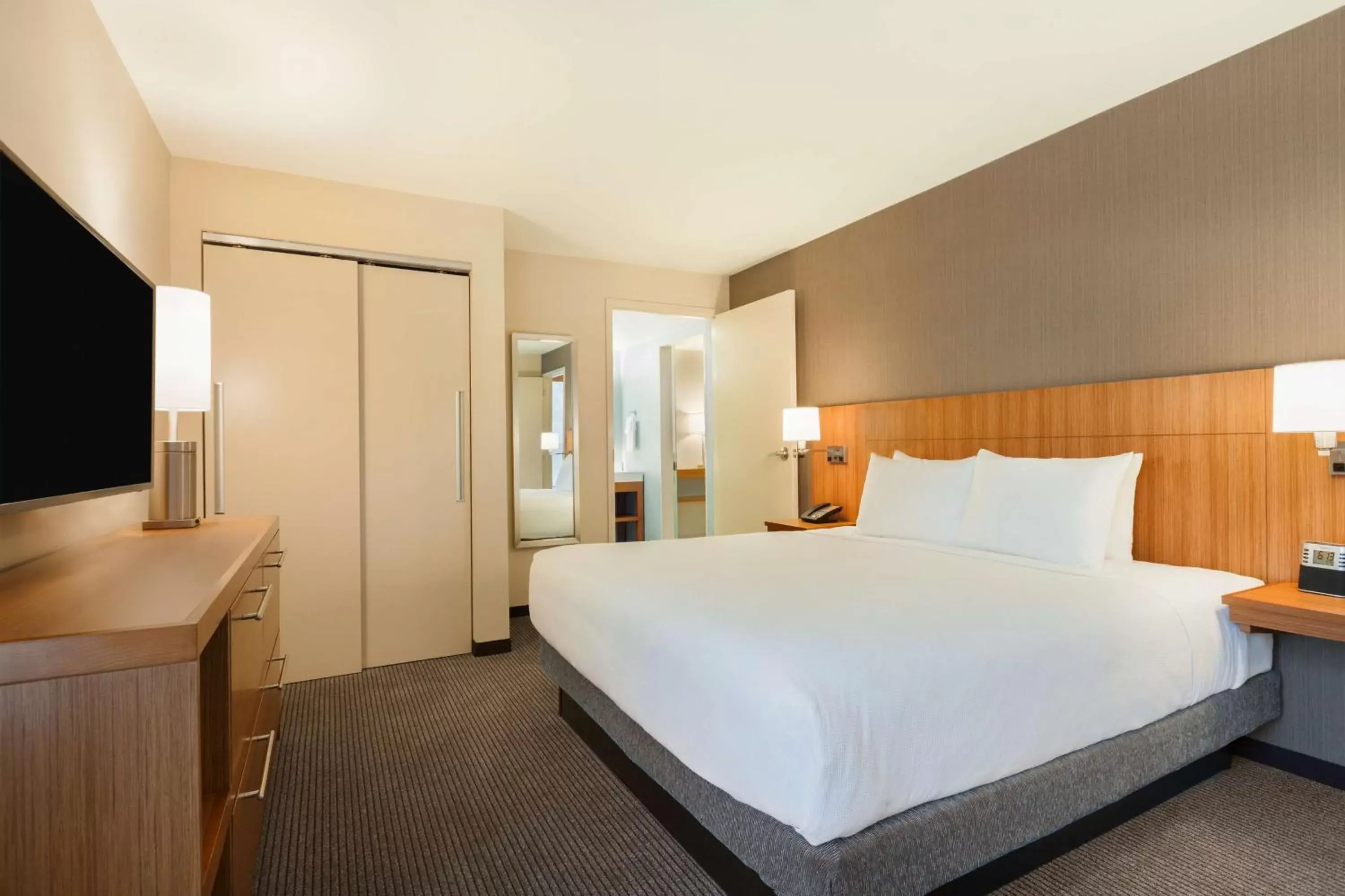 Photo of the whole room, Bed in Hyatt Place Houston/The Woodlands