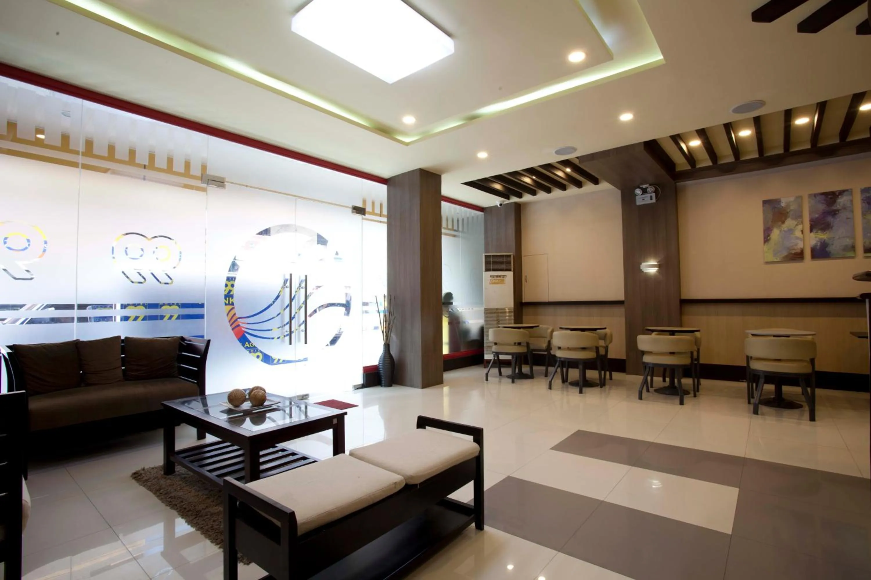 Facade/entrance in Hotel 99 Quiapo