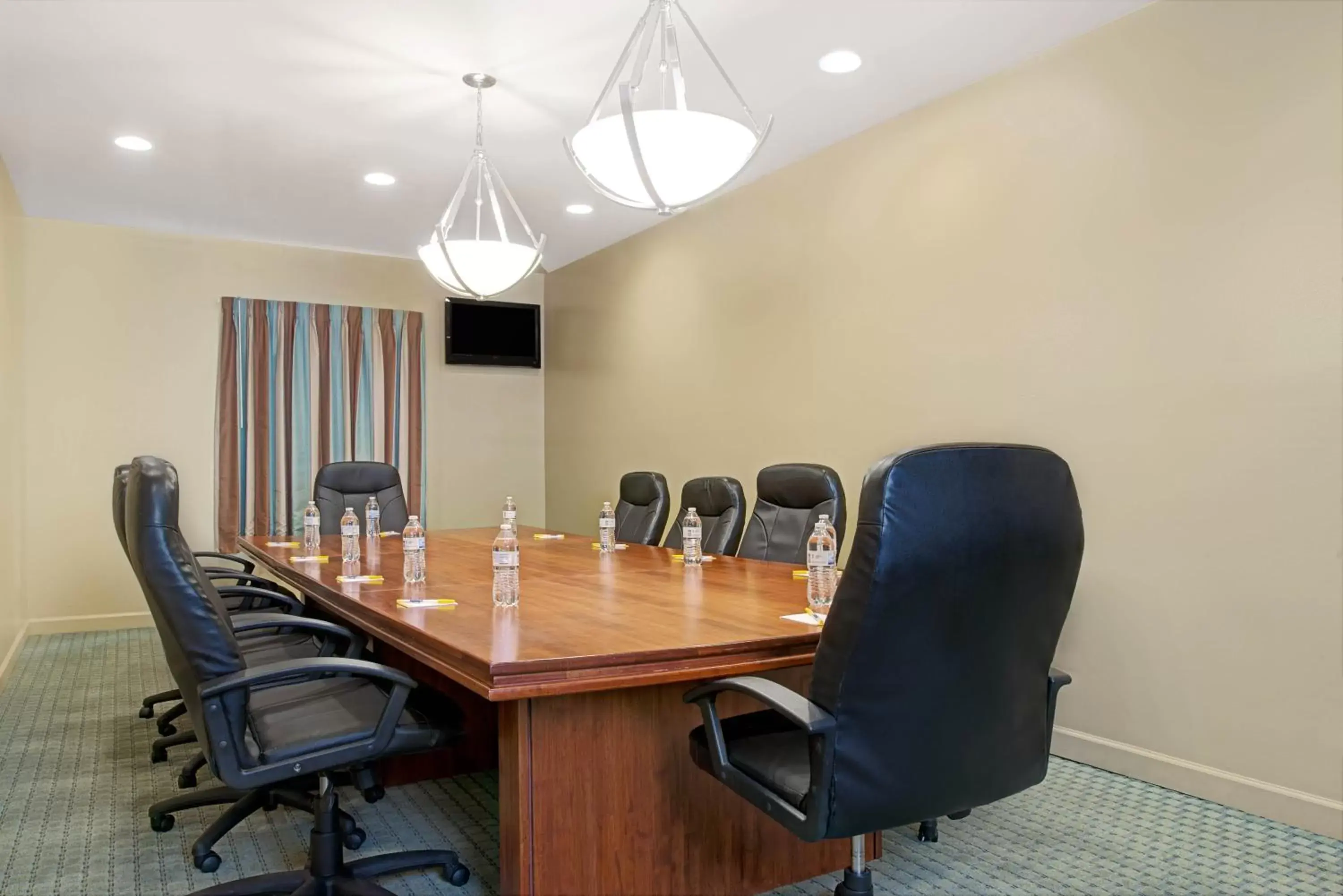 Meeting/conference room in Days Inn by Wyndham Downtown St. Louis