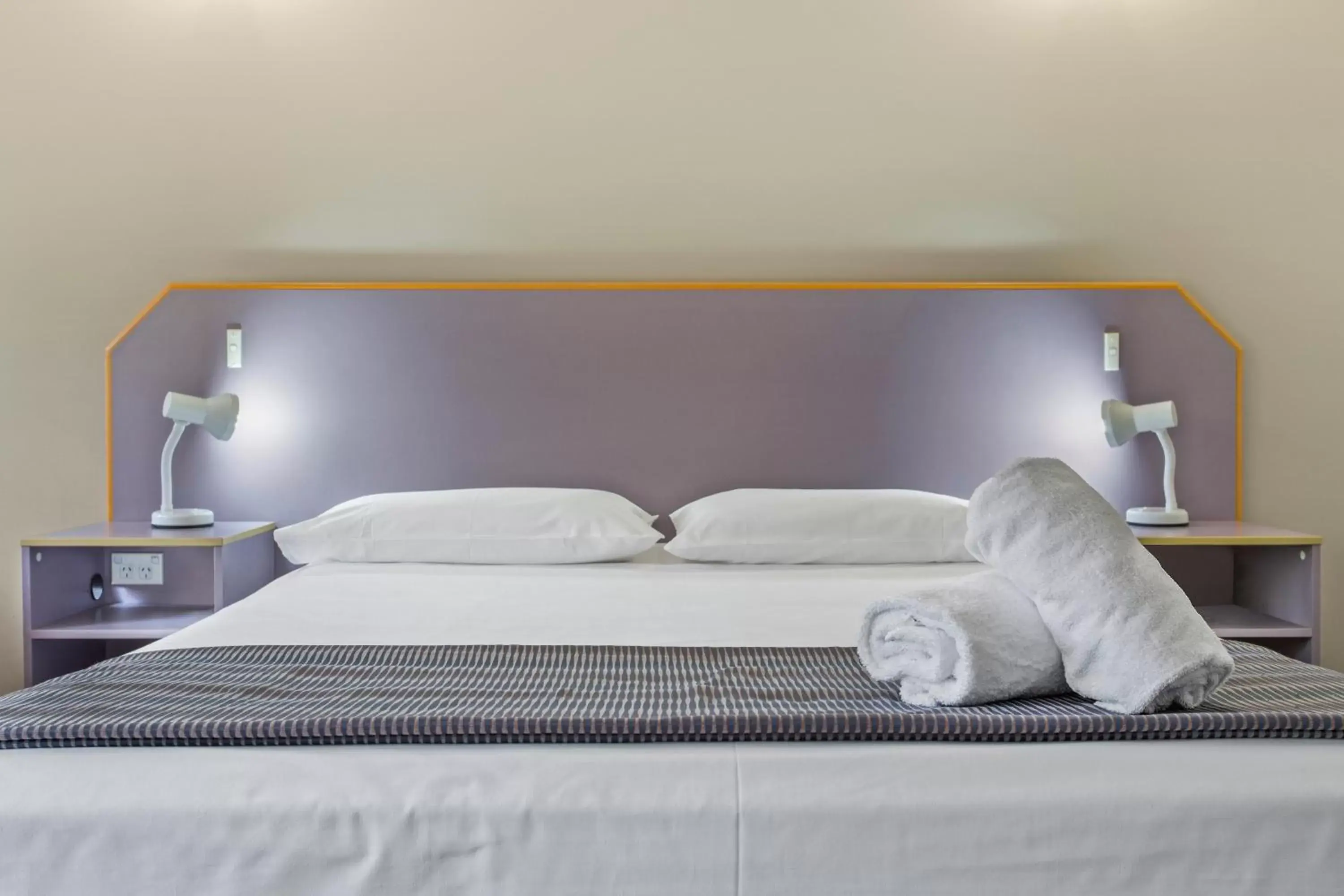 Bed in Capricorn Motel & Conference Centre