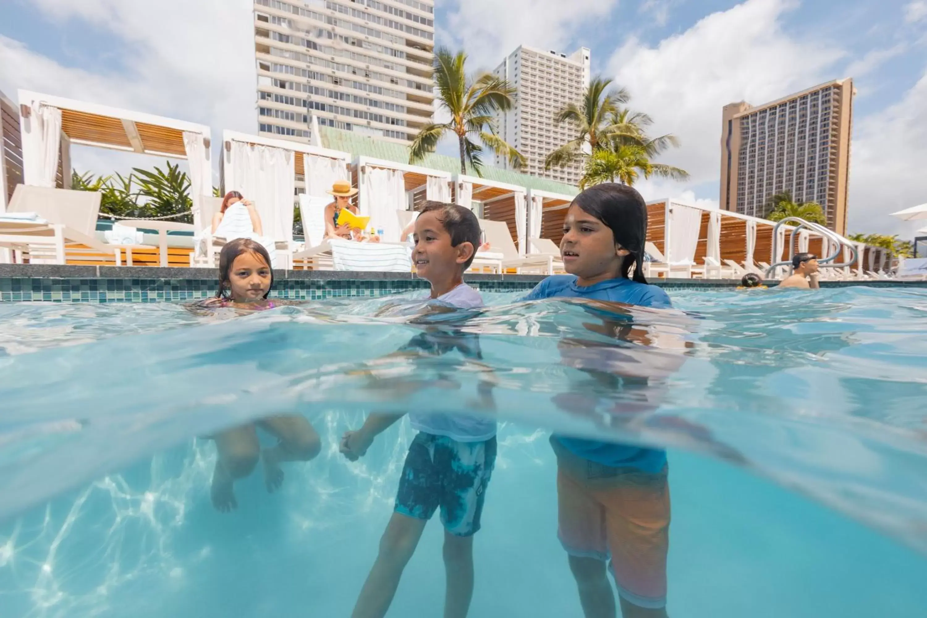 Swimming Pool in Waikiki Beach Marriott Resort & Spa