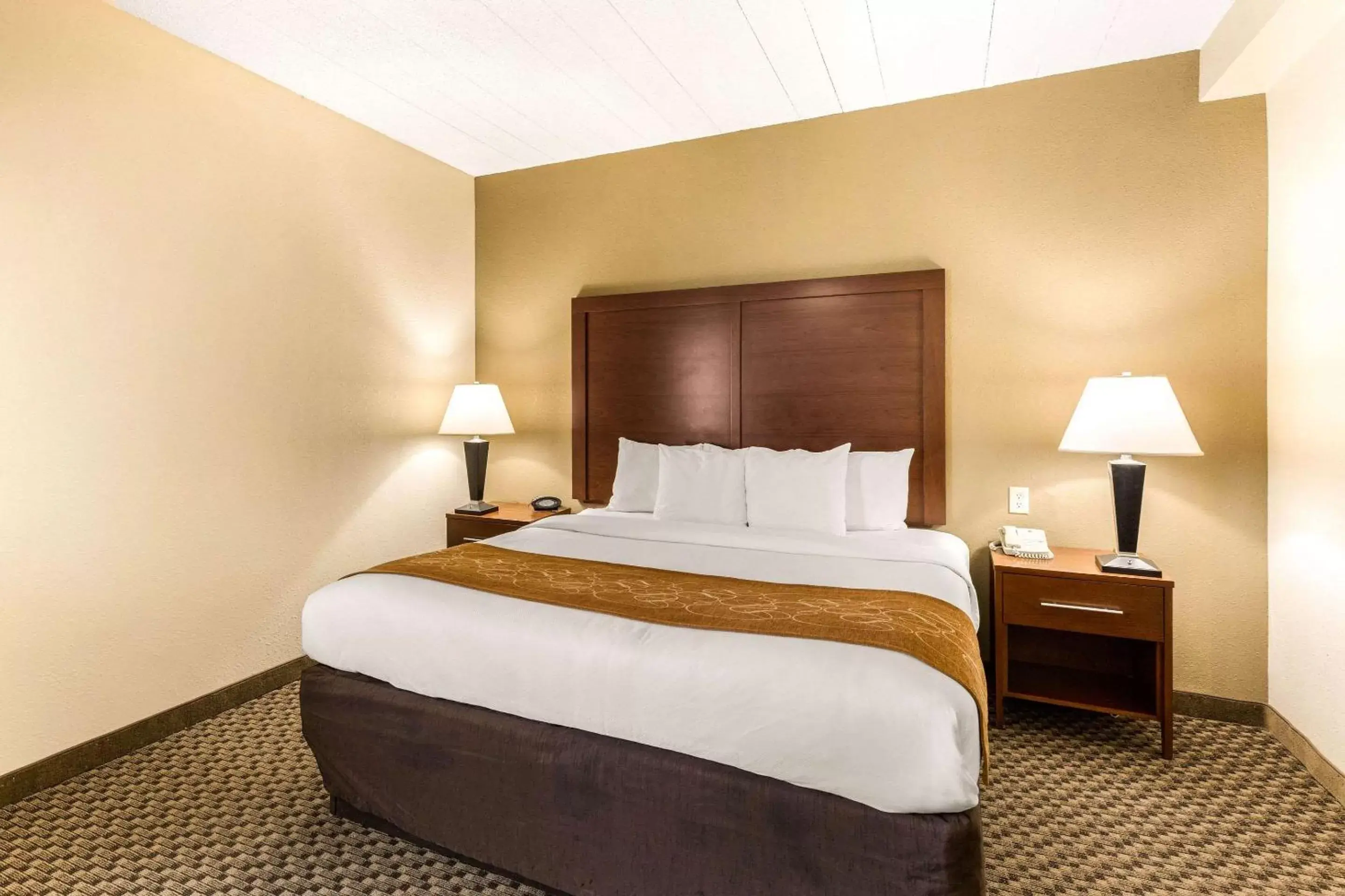 Bedroom, Bed in Comfort Suites Columbia Gateway