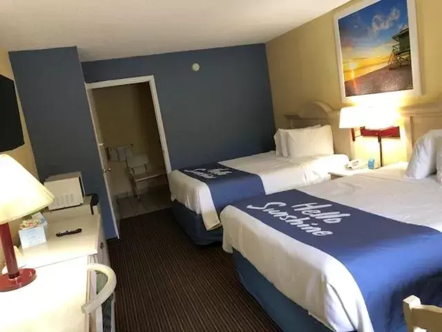 Bed in Days Inn by Wyndham Spartanburg Waccamaw