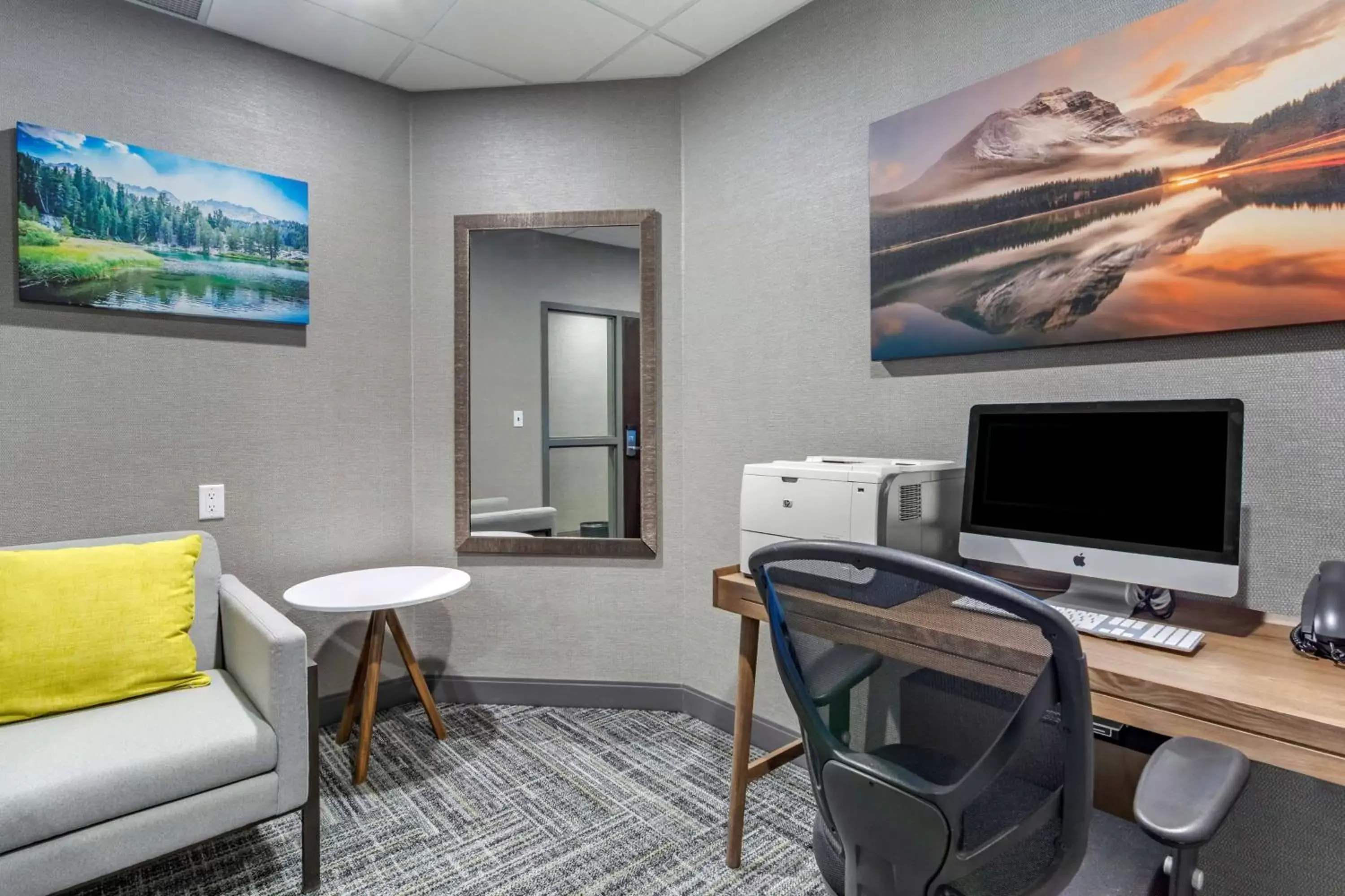 Business facilities, TV/Entertainment Center in Hampton Inn & Suites Edmonton/West