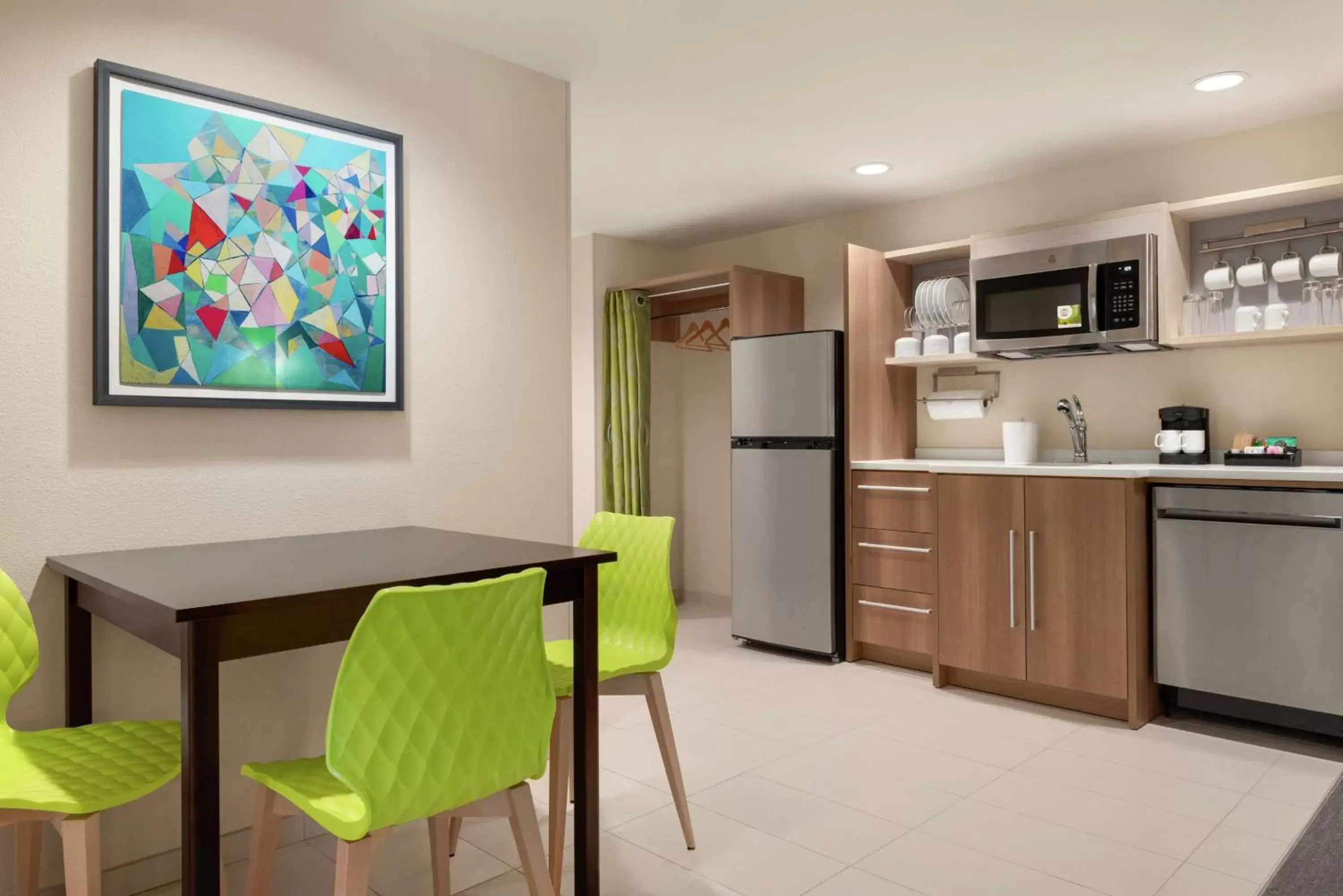 Kitchen or kitchenette, Kitchen/Kitchenette in Home2 Suites By Hilton Overland Park, Ks