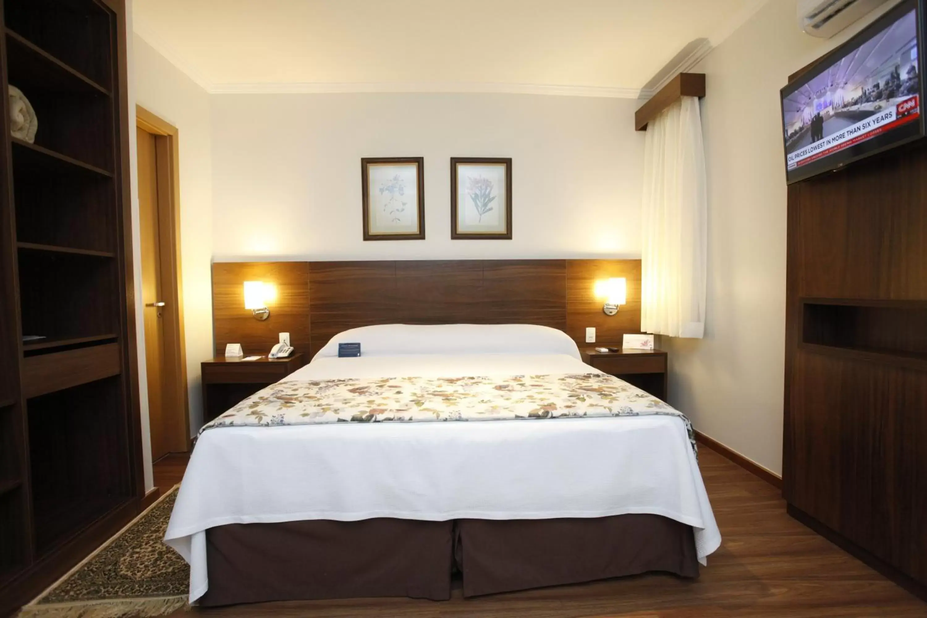 Photo of the whole room, Bed in São Carlos Marklin Suítes Photo of the whole room, Bed in São Carlos Marklin Suítes