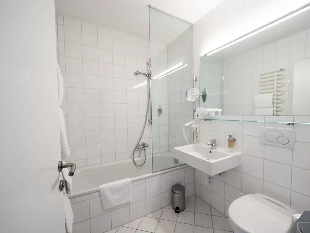 Bathroom in Hotel Krone in Au
