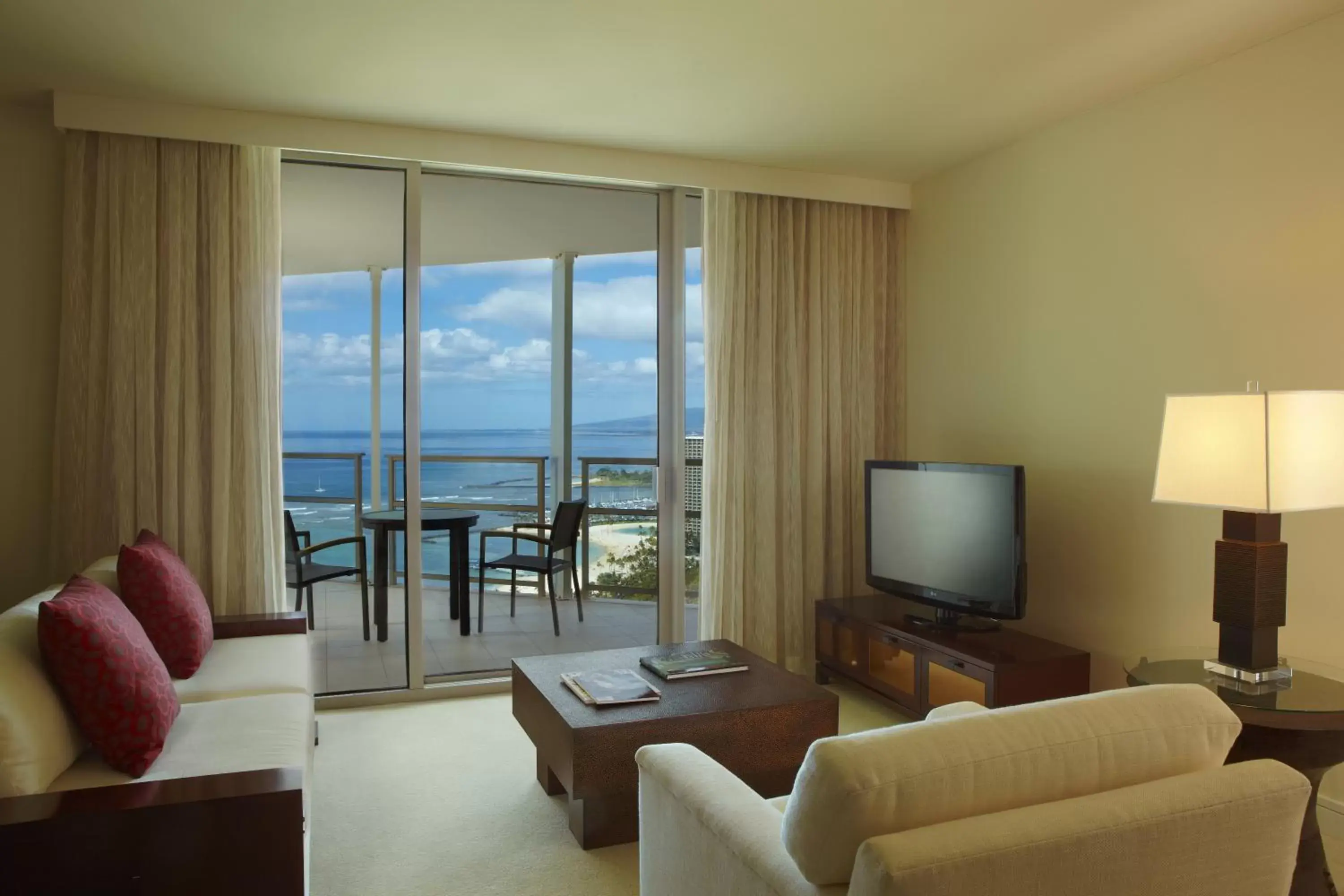 Living room, Seating Area in Trump International Hotel Waikiki