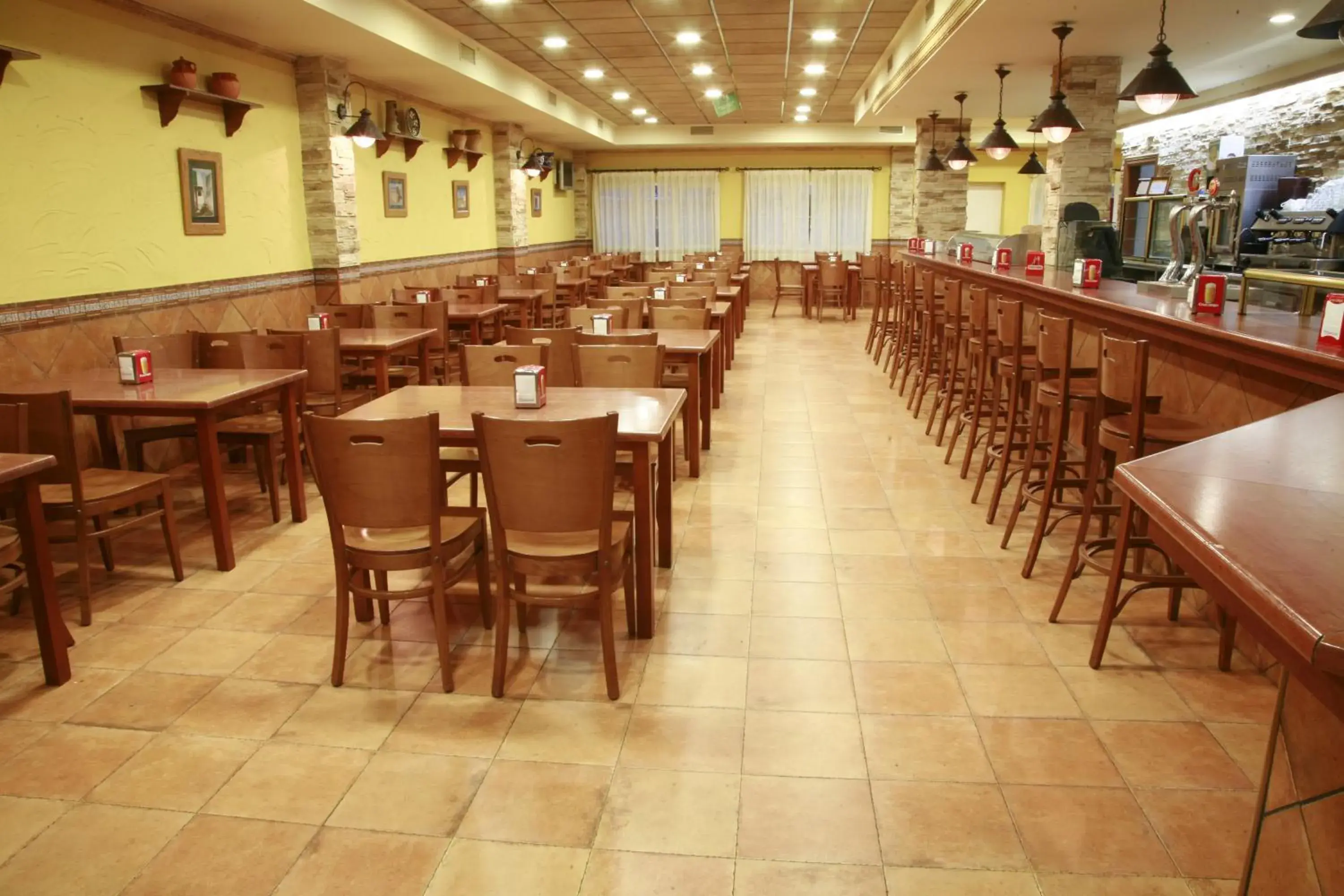 Lounge or bar, Restaurant/Places to Eat in HOSTAL EL POLIGONO