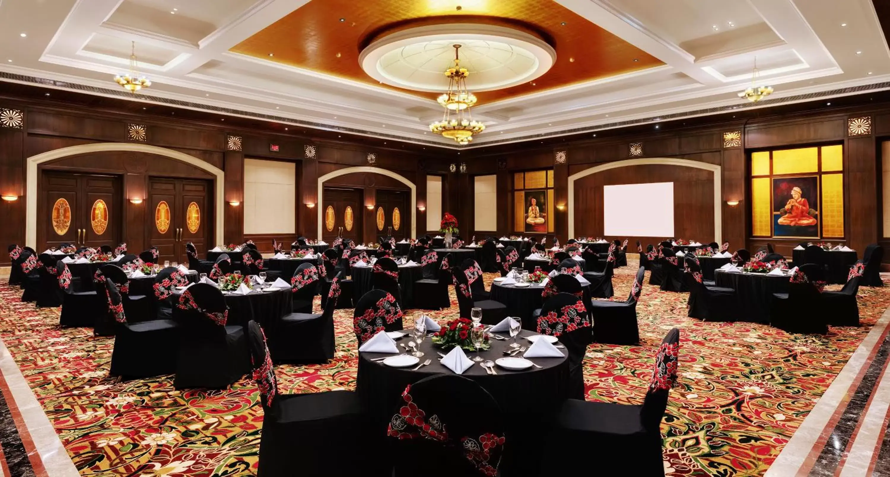 Meeting/conference room, Restaurant/Places to Eat in Ramada Plaza by Wyndham JHV Varanasi