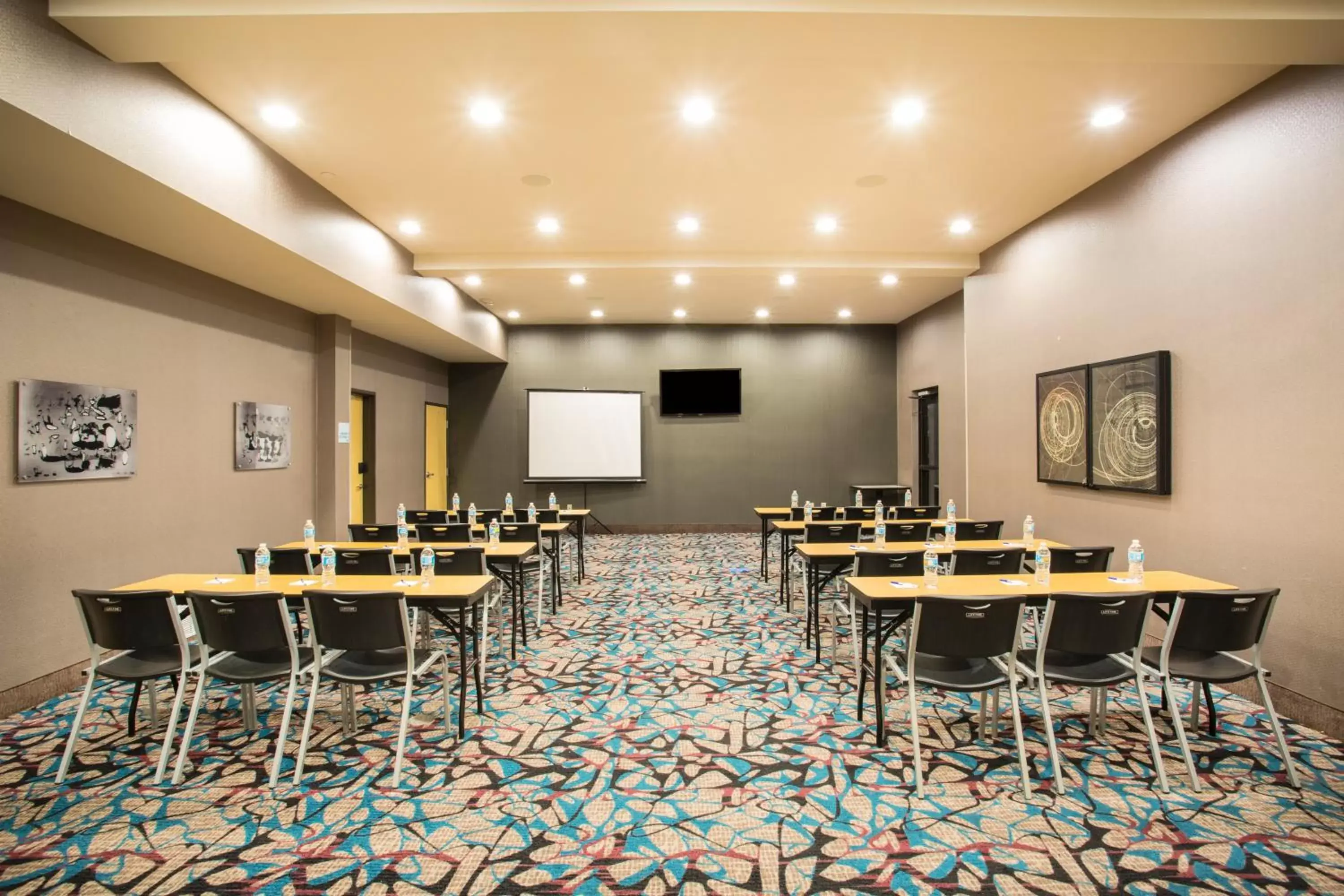 Meeting/conference room in Holiday Inn Express & Suites Amarillo West, an IHG Hotel