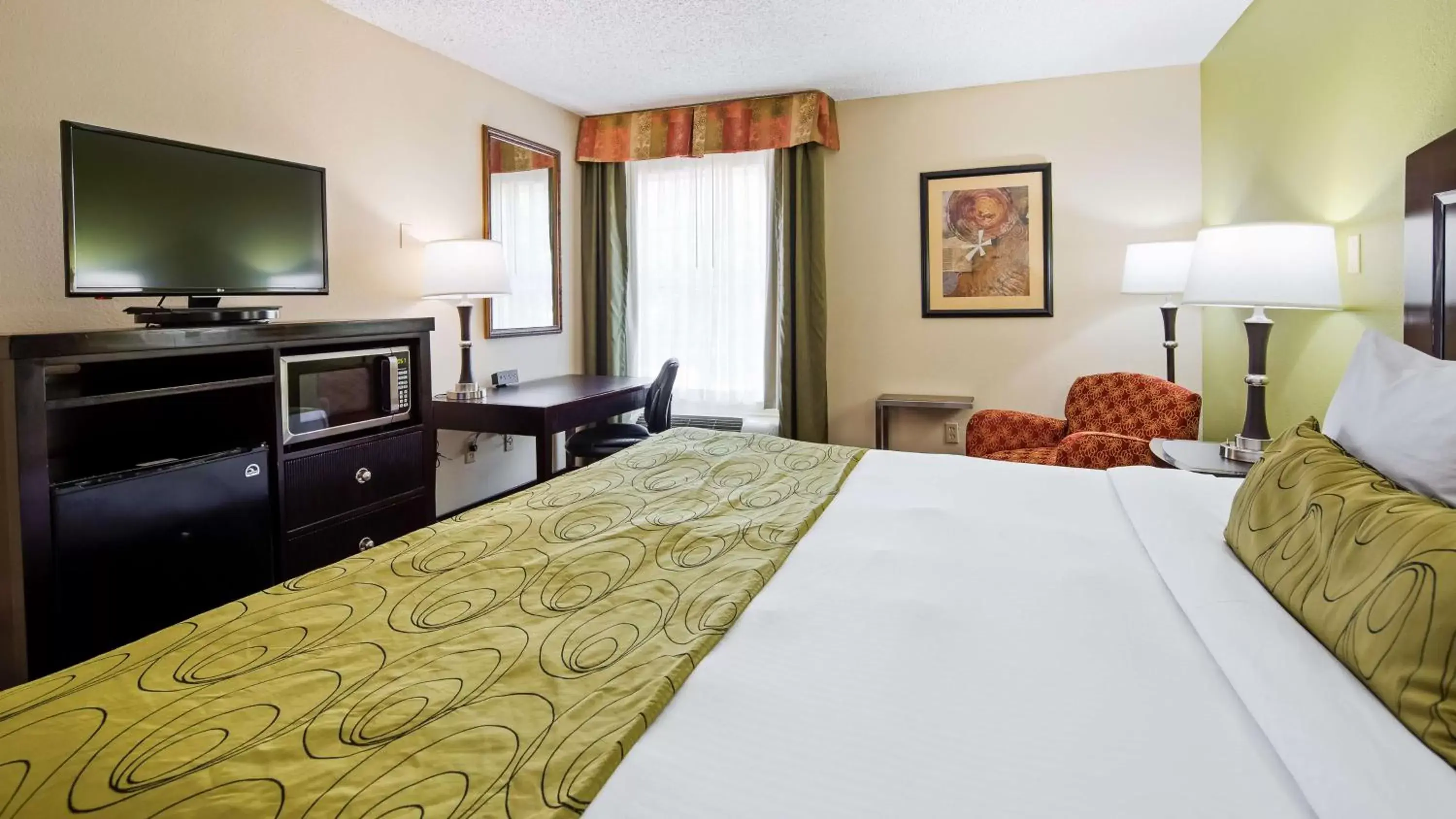 Photo of the whole room, Bed in Best Western Plus Addison/Dallas Hotel