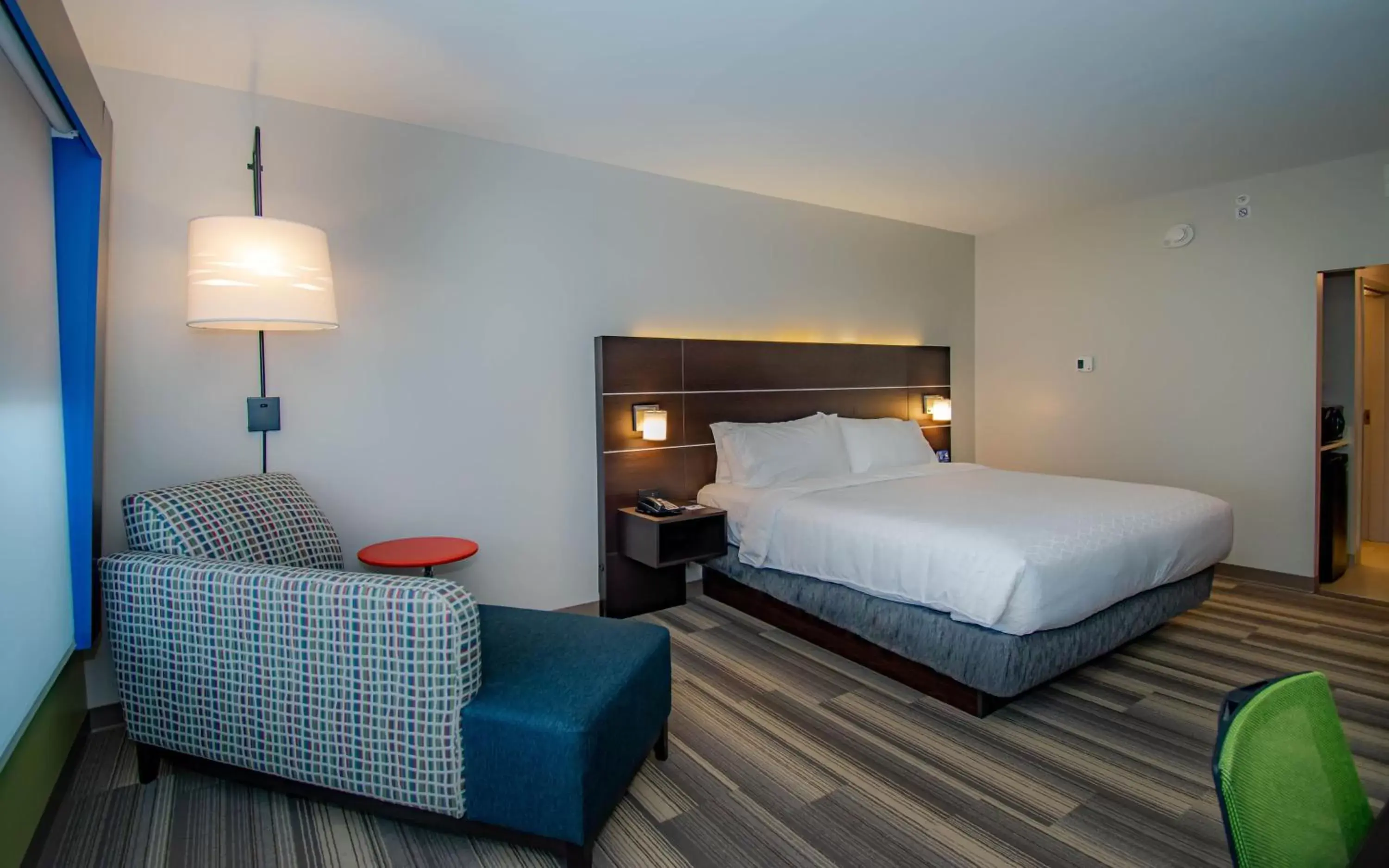 Photo of the whole room, Bed in Holiday Inn Express & Suites Tonawanda - Buffalo Area, an IHG Hotel