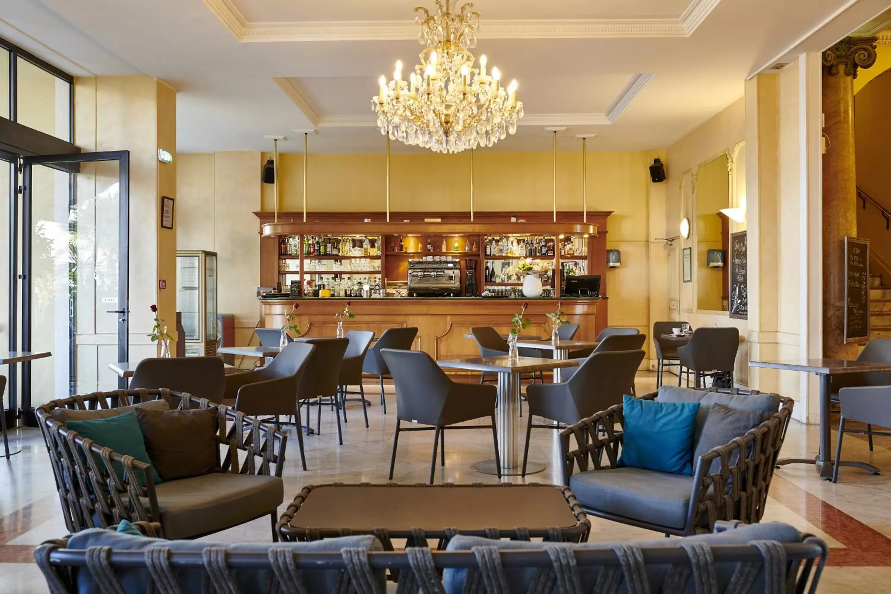 Lounge or bar, Lounge/Bar in Hôtel Le Royal Promenade des Anglais