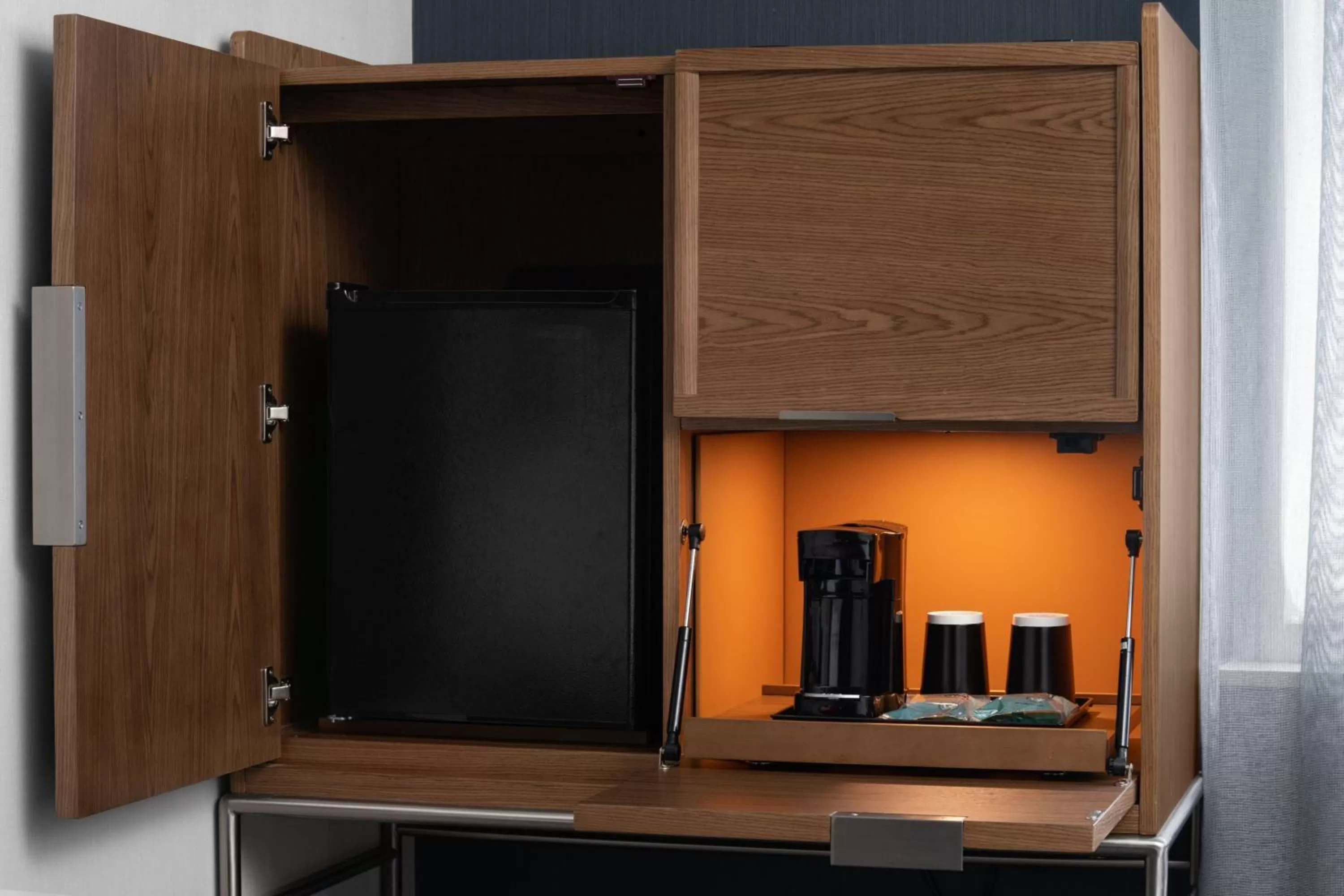 Photo of the whole room in Courtyard by Marriott Calgary Downtown