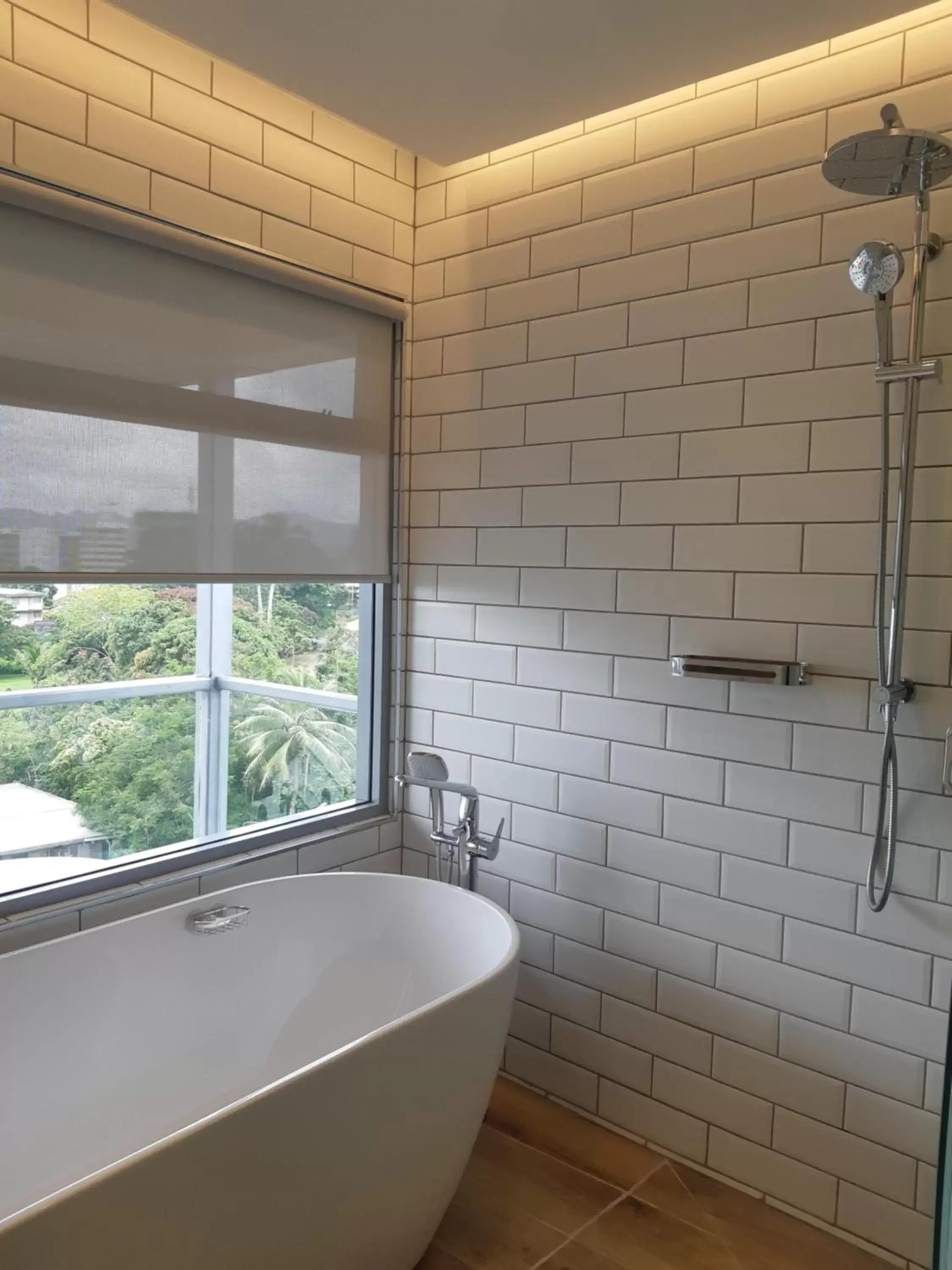 Shower, Bathroom in Tanoa Plaza Hotel