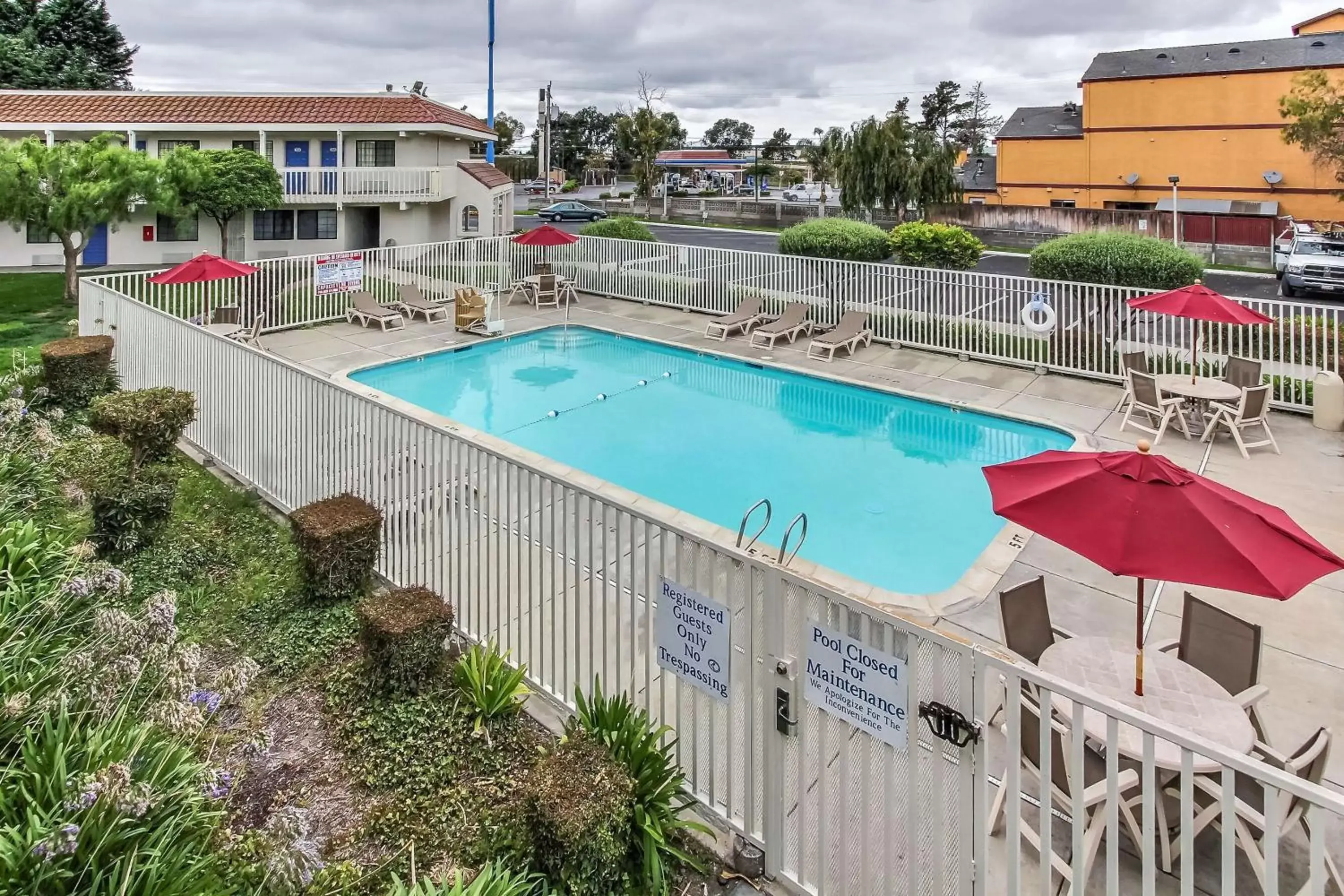 Day, Swimming Pool in Motel 6-Salinas, CA - North Monterey Area