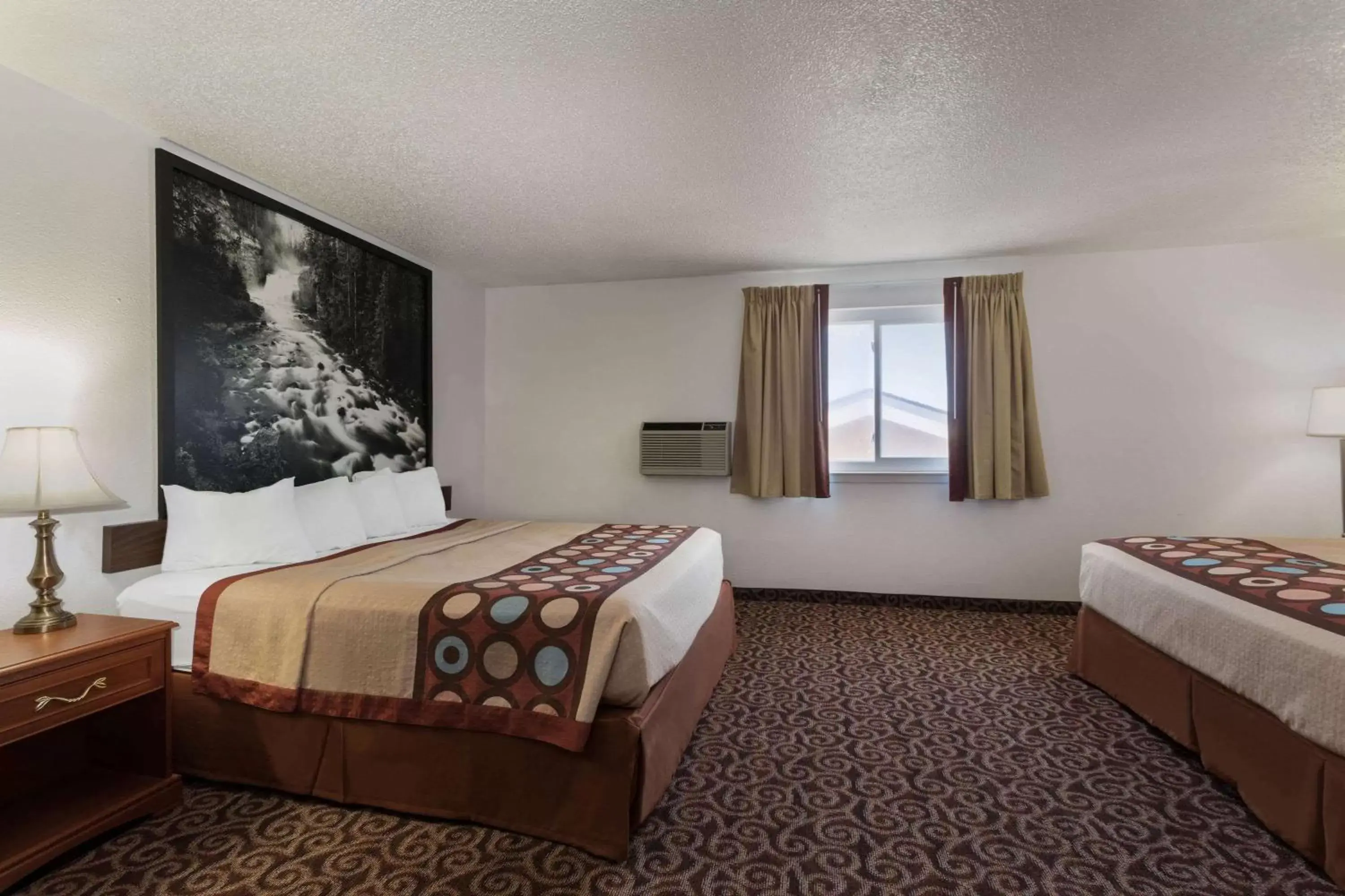 Photo of the whole room, Bed in Super 8 by Wyndham Gillette