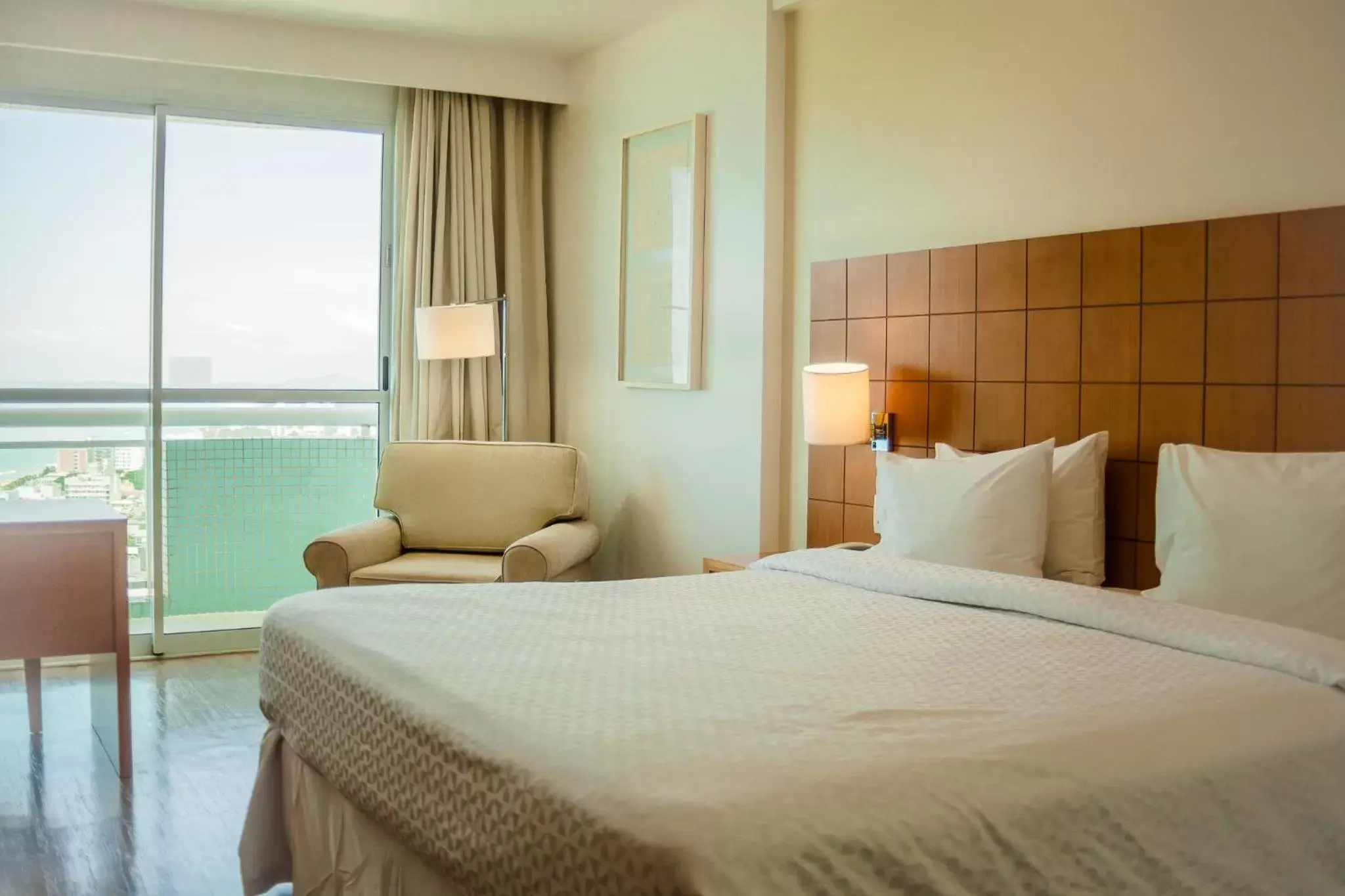 Bed in Mercure Macaé Bed in Mercure Macaé