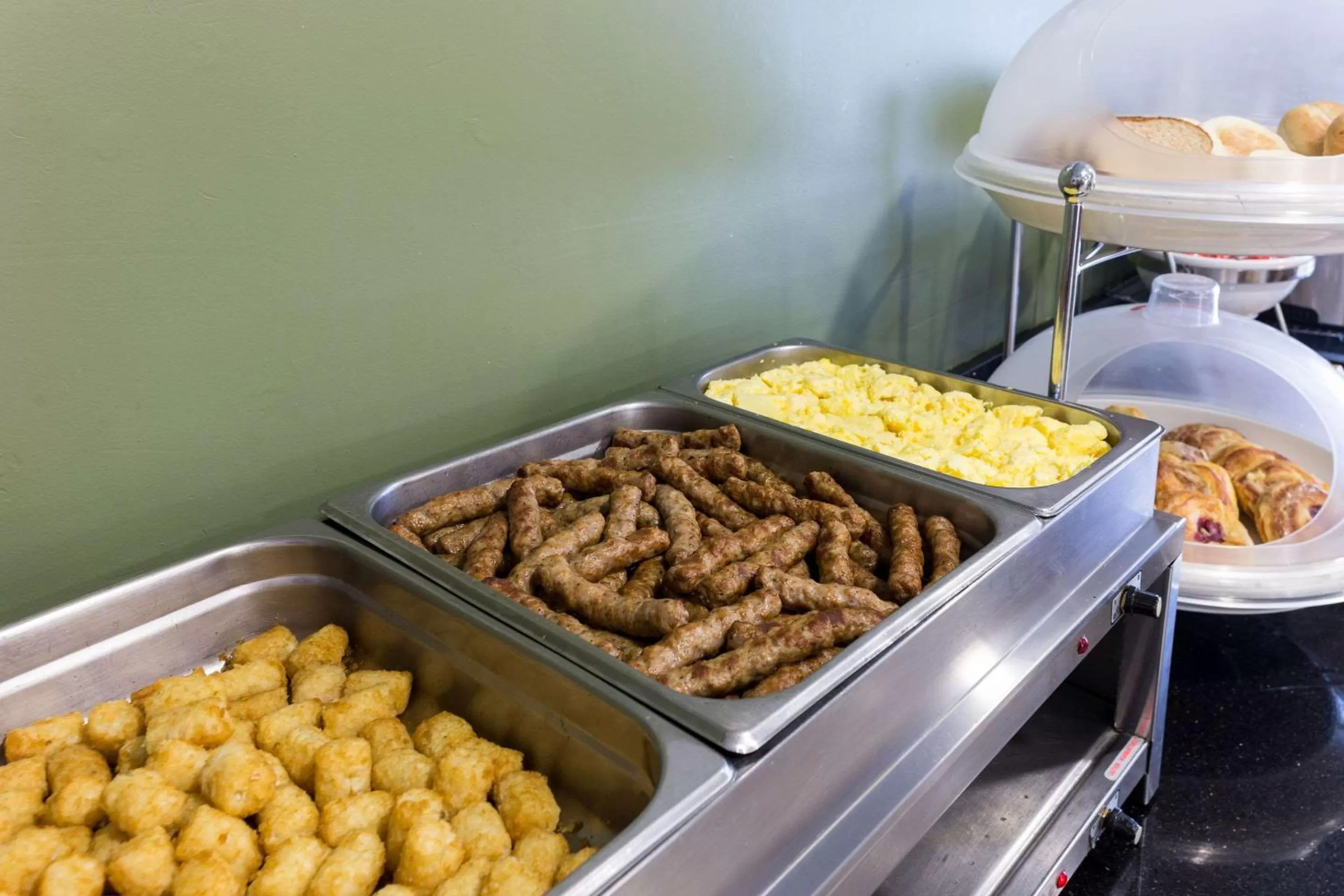 Restaurant/places to eat in Sky Harbor Airport Inn