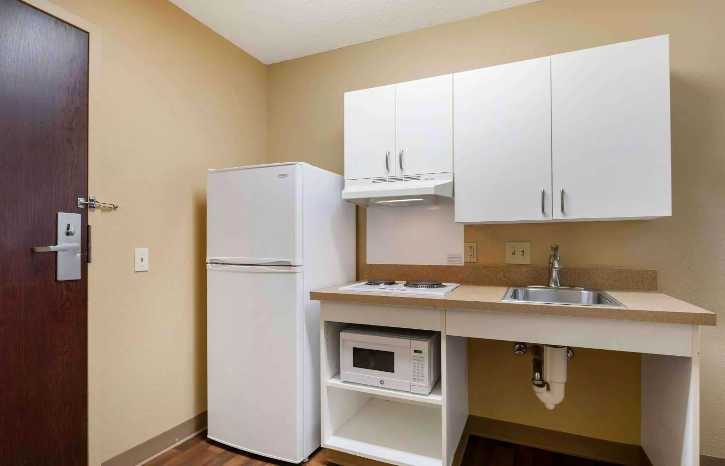 Bedroom, Kitchen/Kitchenette in Extended Stay America Suites - Columbus - Worthington