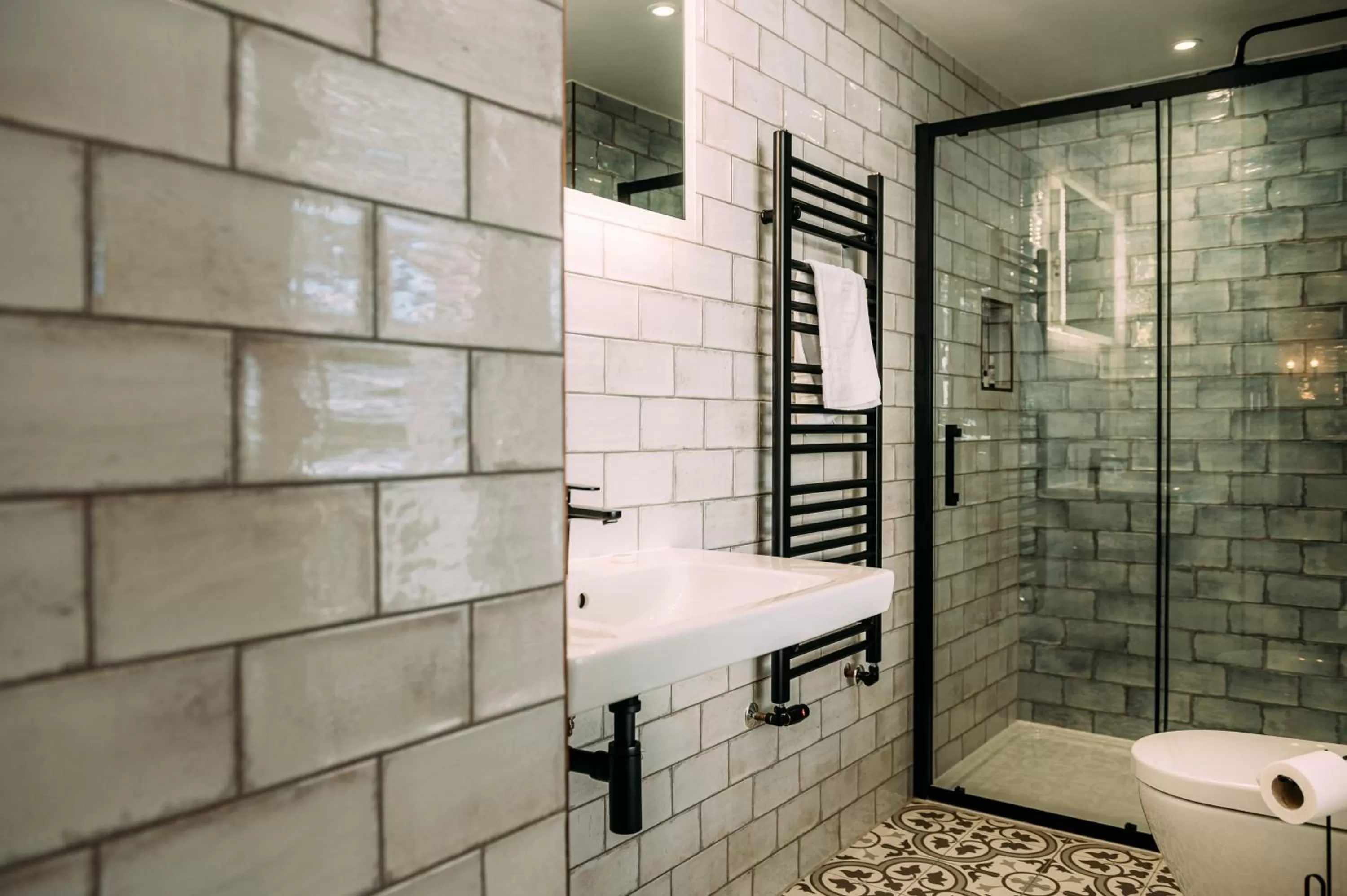 Shower in The Queens Hotel