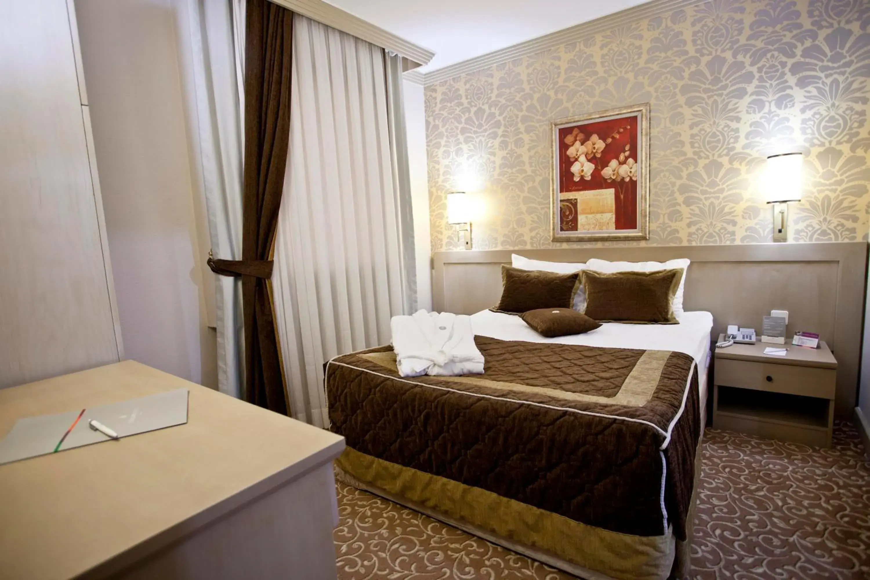 Photo of the whole room, Bed in Sergah Hotel