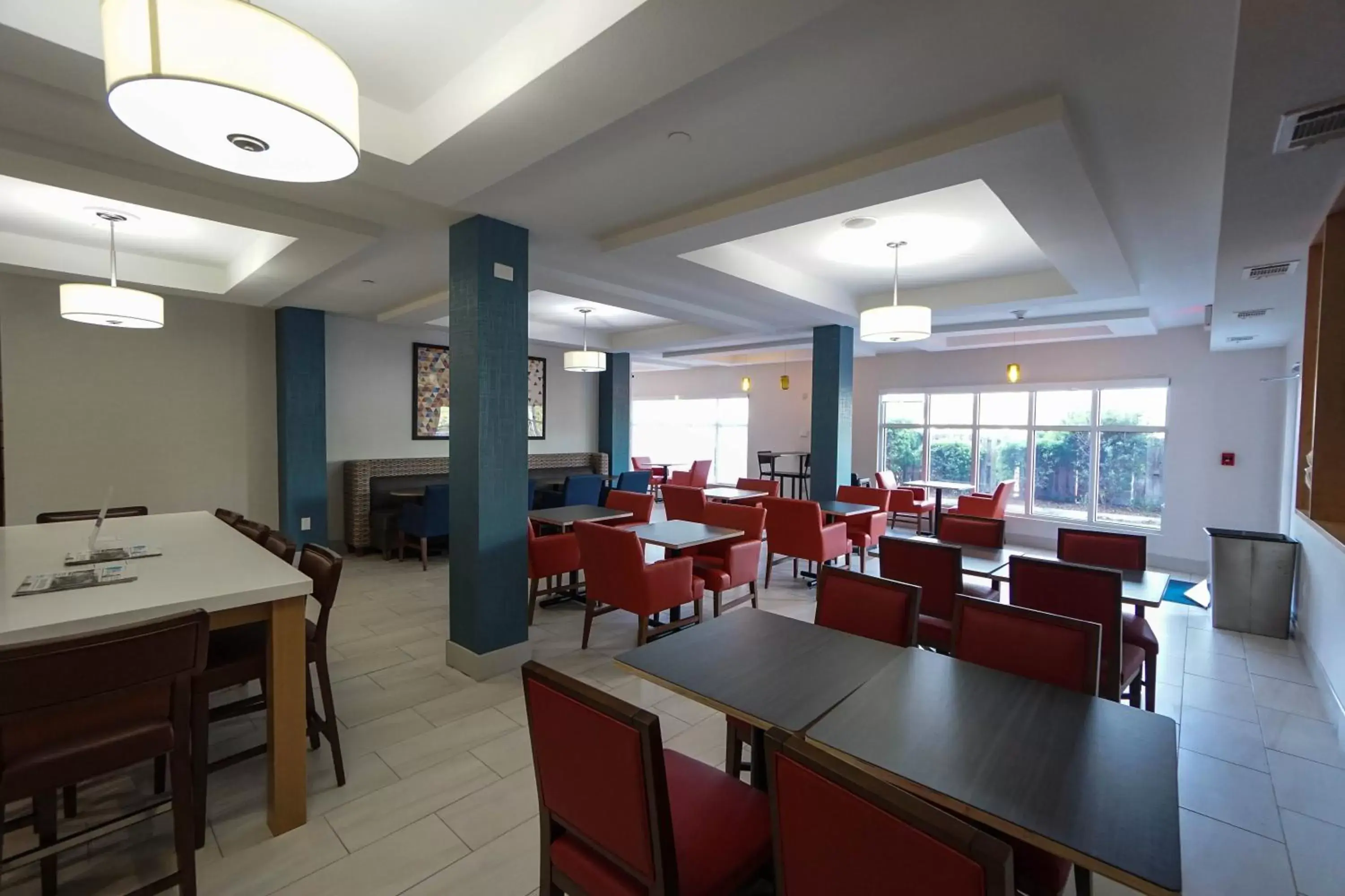Breakfast, Restaurant/Places to Eat in Holiday Inn Express Hotel & Suites Savannah Midtown, an IHG Hotel