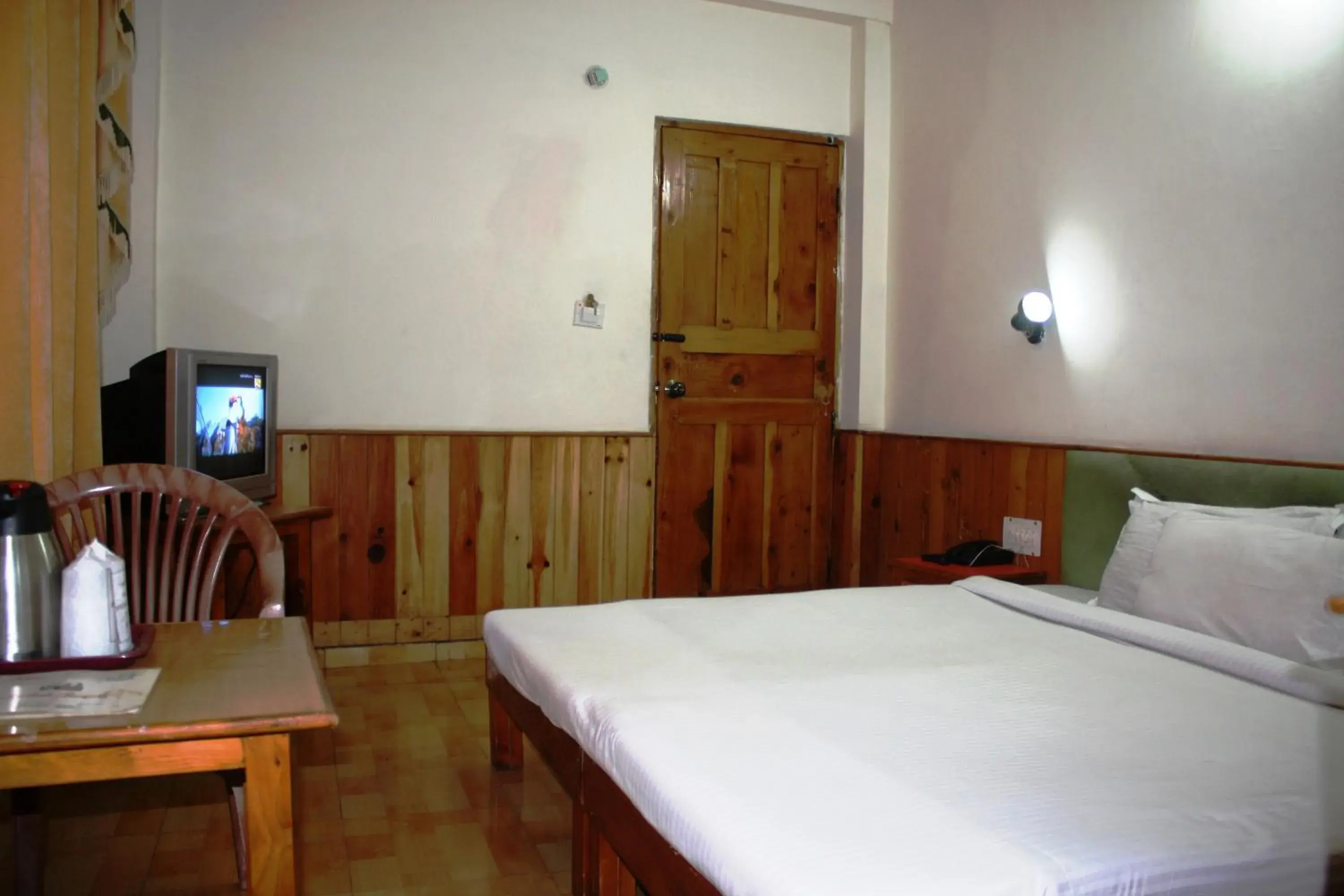 Bed in Sarthak Resorts-Reside in Nature with Best View, 9 kms from Mall Road Manali