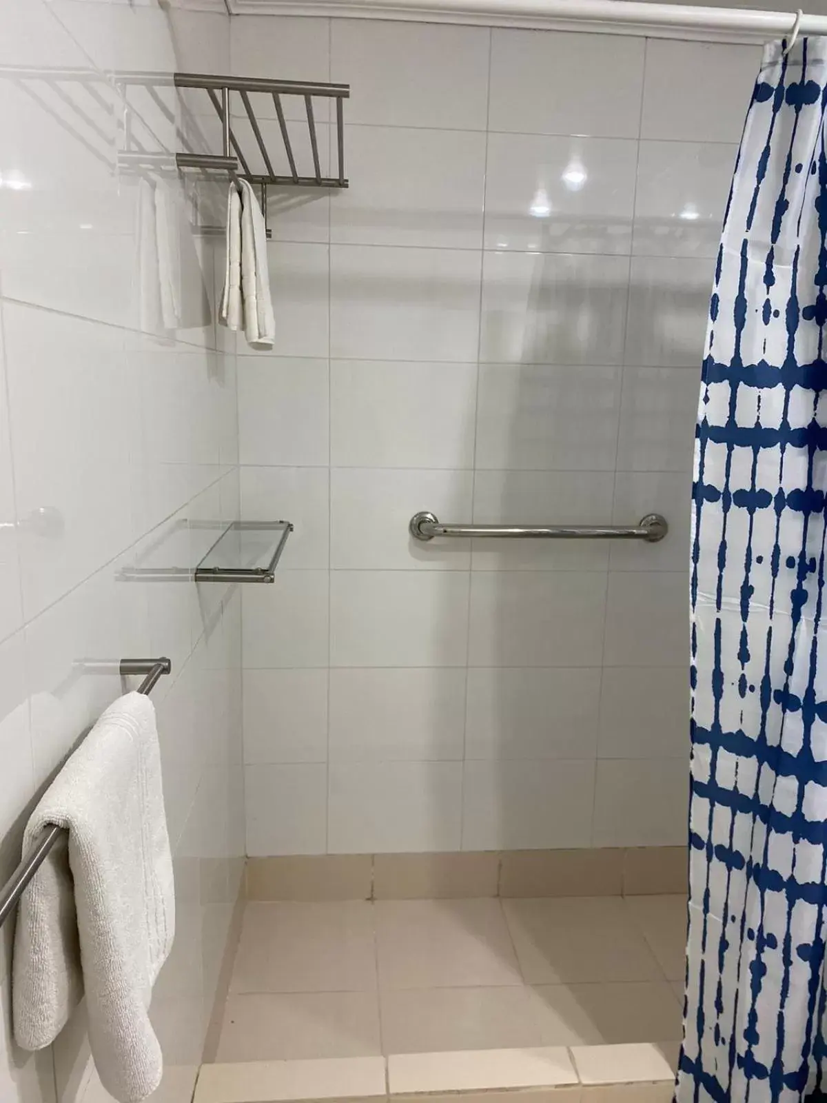 Bathroom in Villa del Rio Express