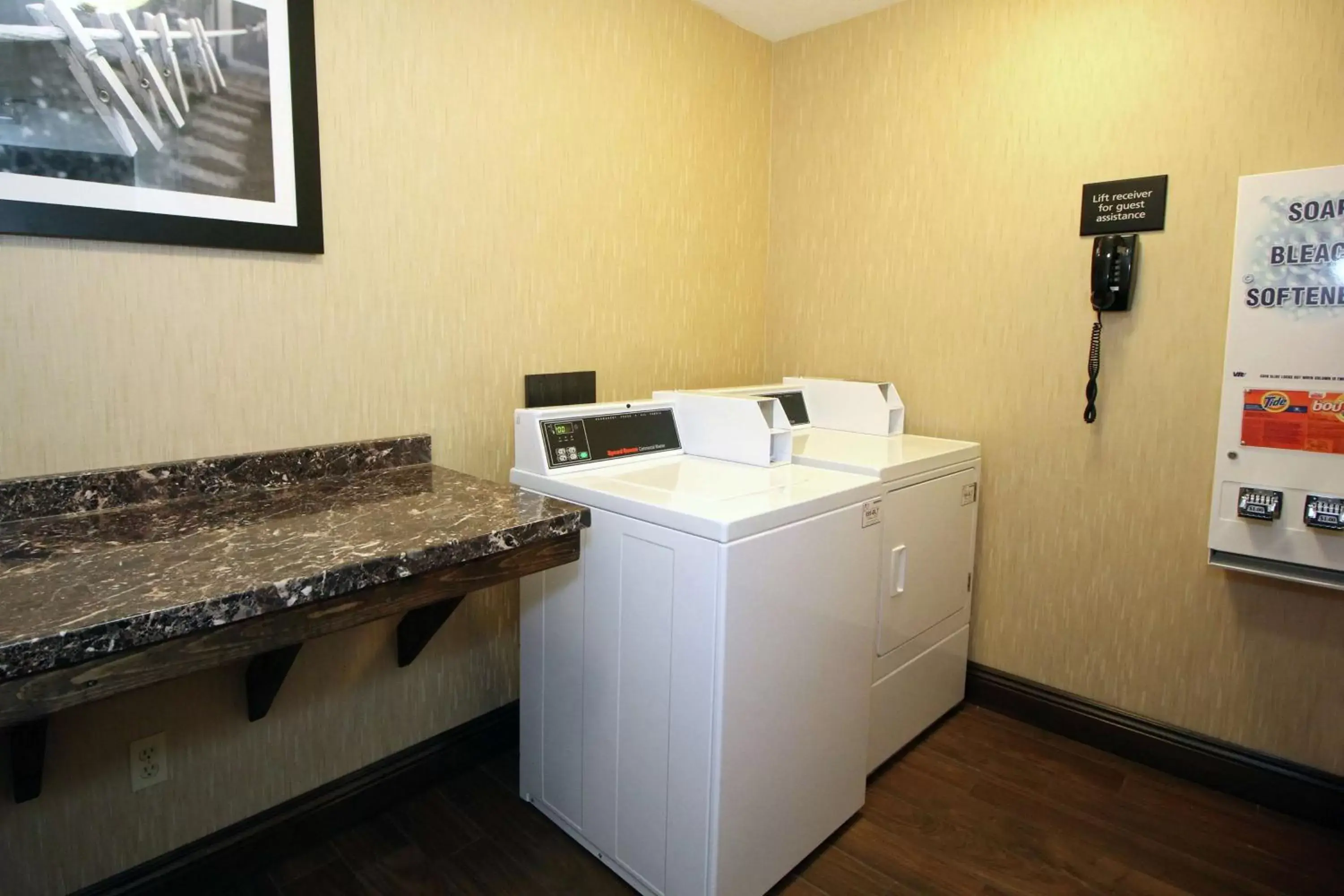 Property building, Bathroom in Hampton Inn Sandusky-Central