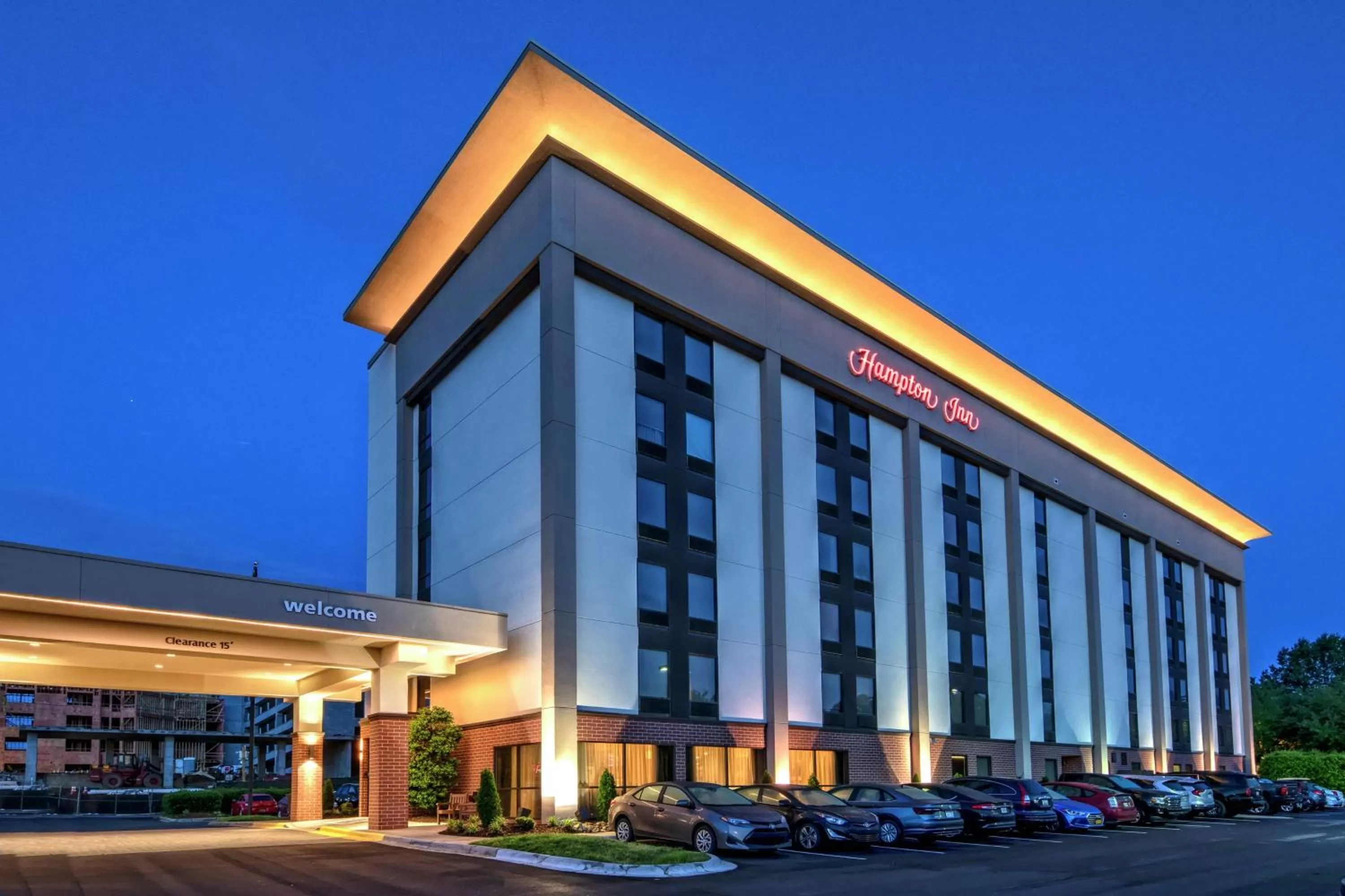 Property building in Hampton Inn Charlotte University Place