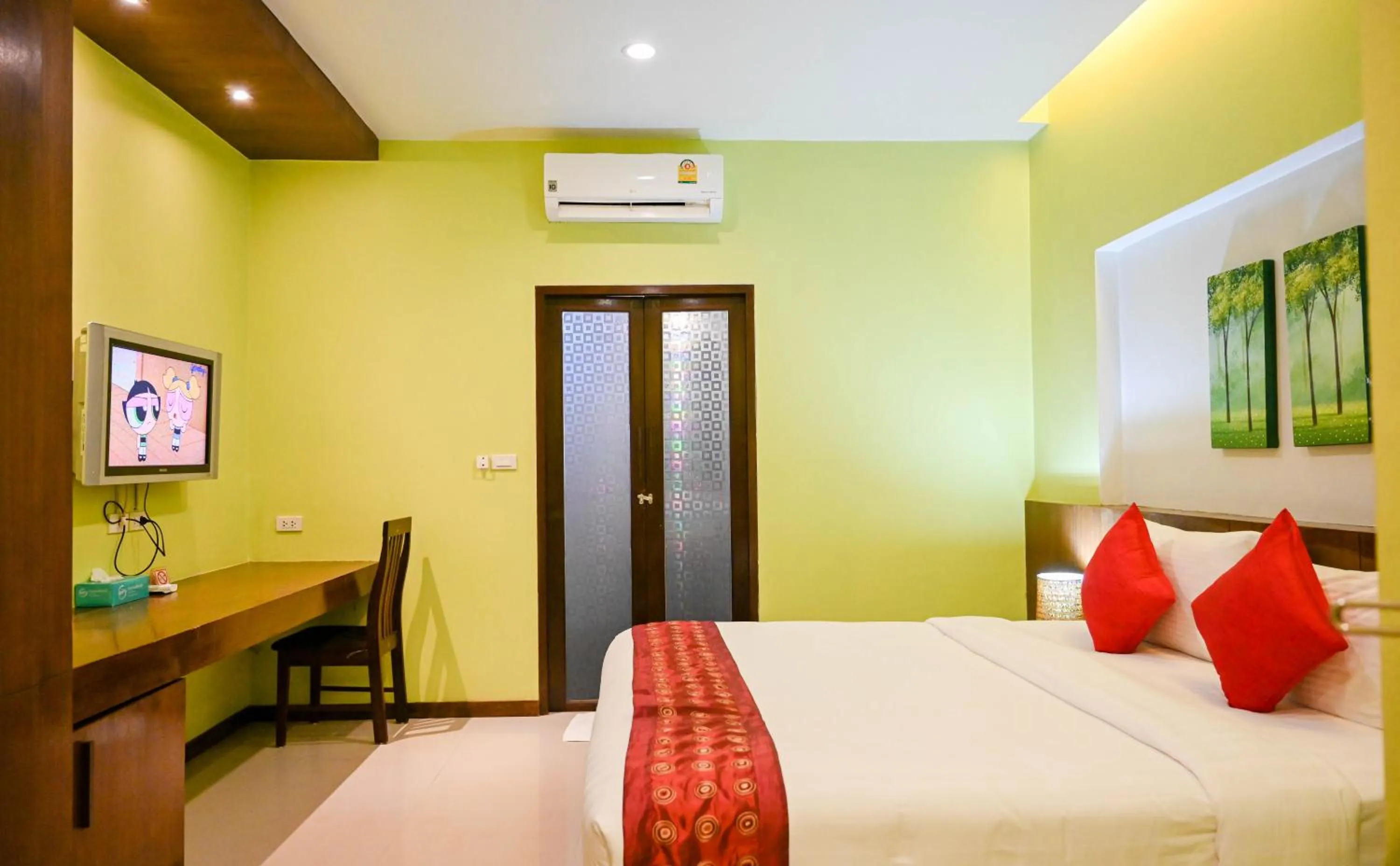 Photo of the whole room, Bed in Queen Boutique Hotel Chaweng