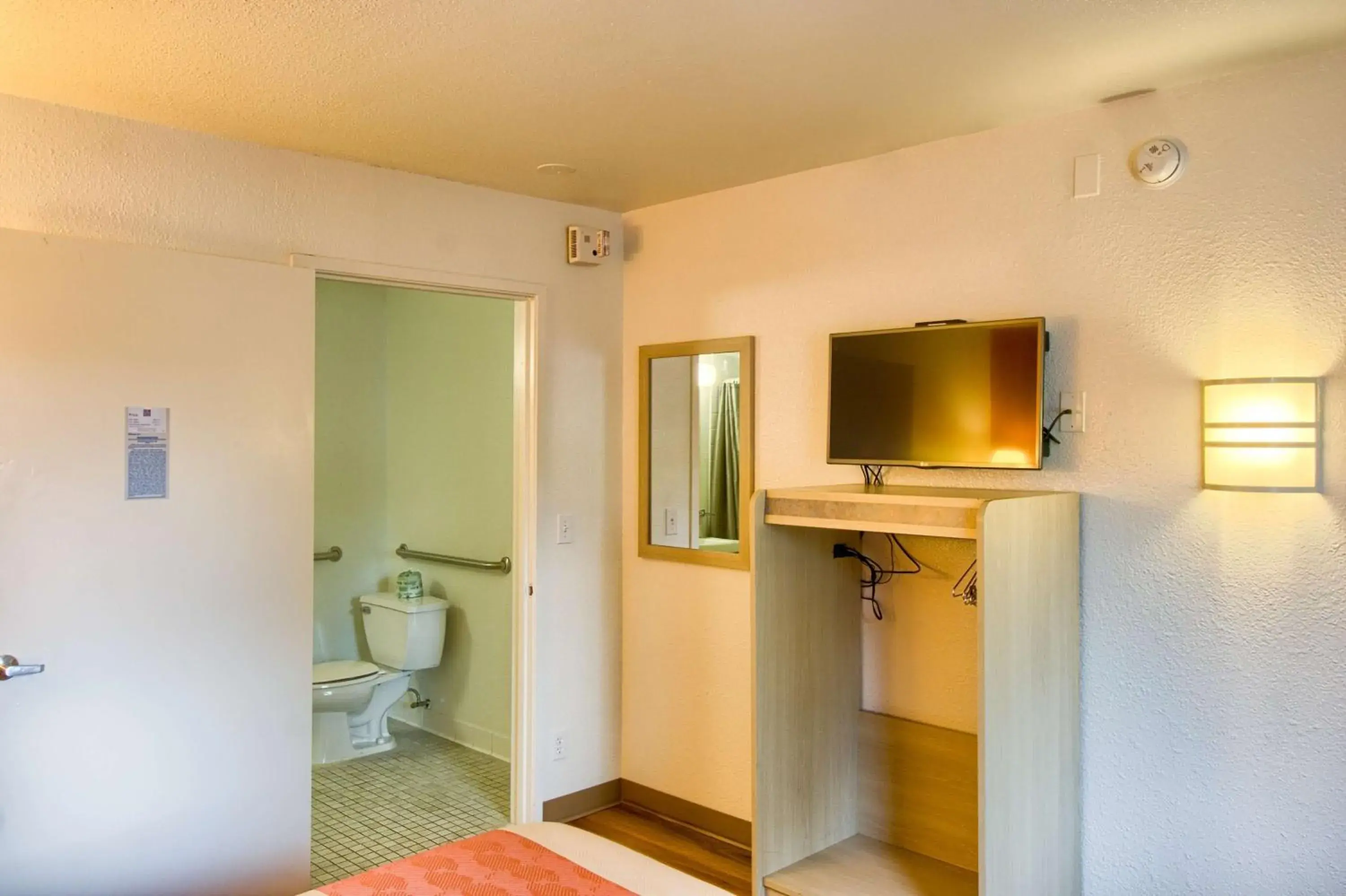 Toilet, Seating Area in Motel 6-Everett, WA - North