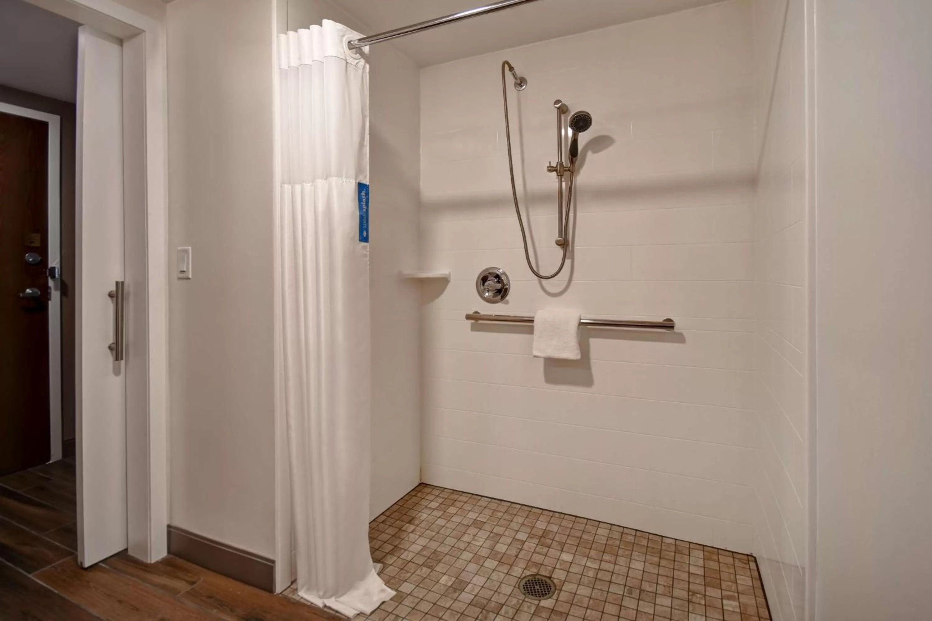 Bathroom in Hampton Inn Birmingham-Colonnade 280
