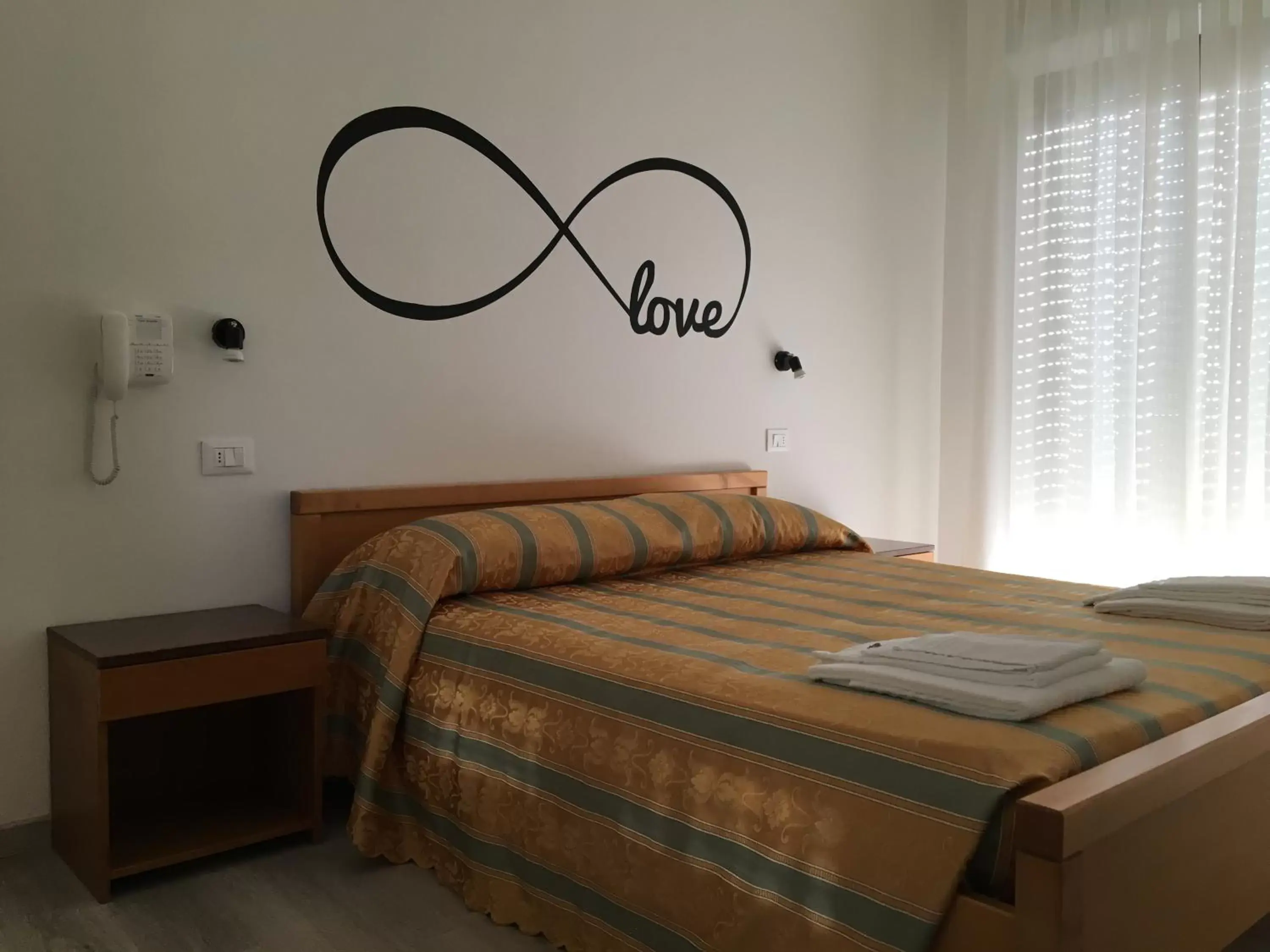 Bed in Infinity