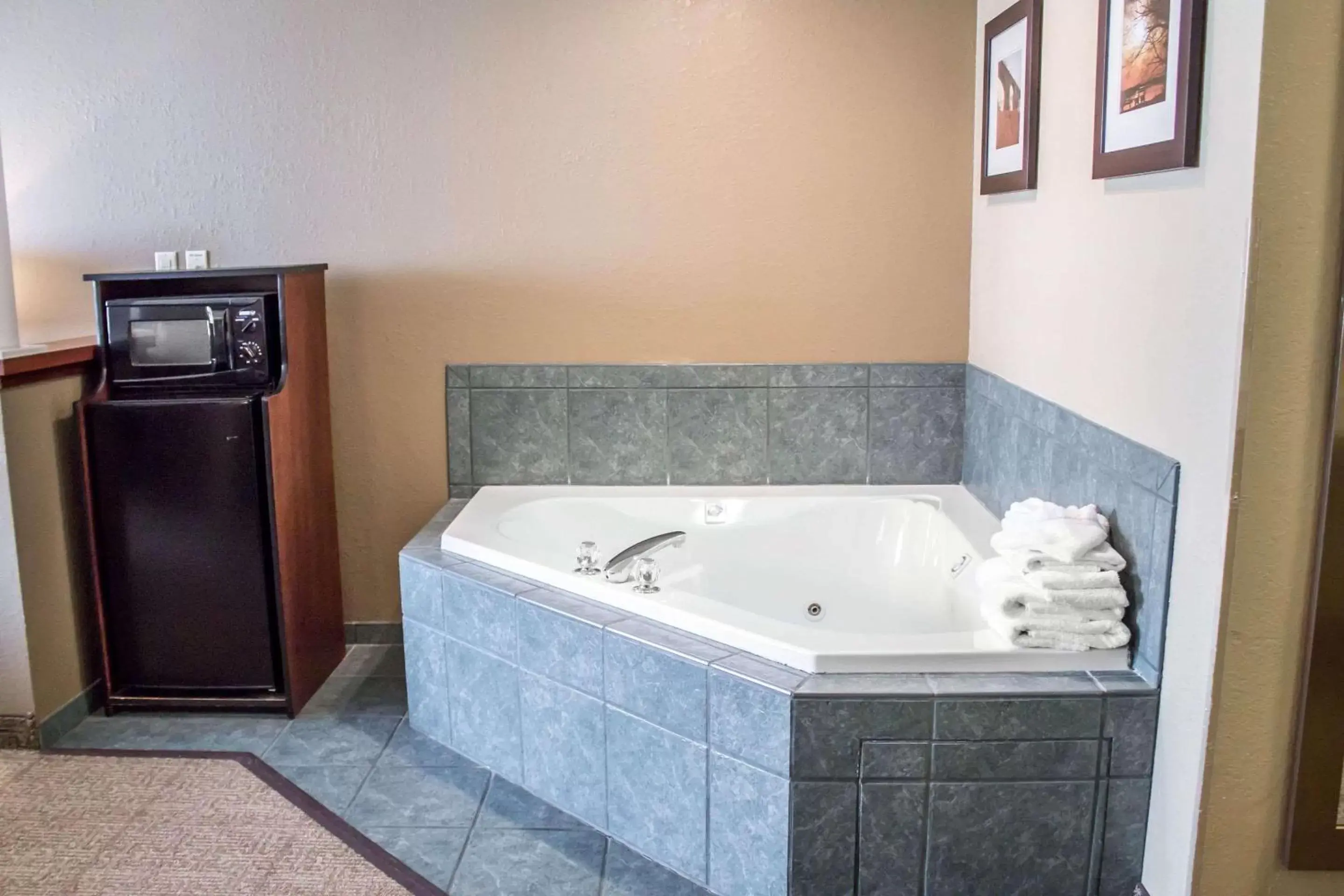 Photo of the whole room, Bathroom in Comfort Inn & Suites Fremont